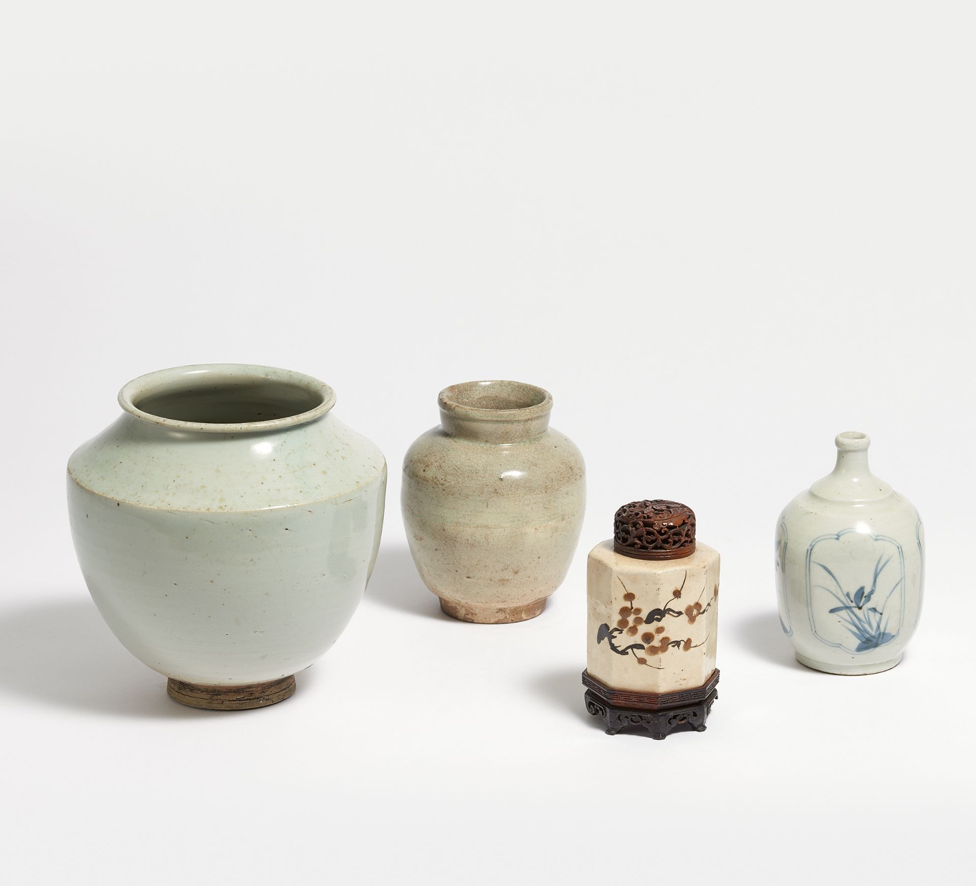 AN ELEGANT MOON VASE AND THREE MORE JARS. Korea. 17th-19th c. Stoneware/porcelain, partly painted,