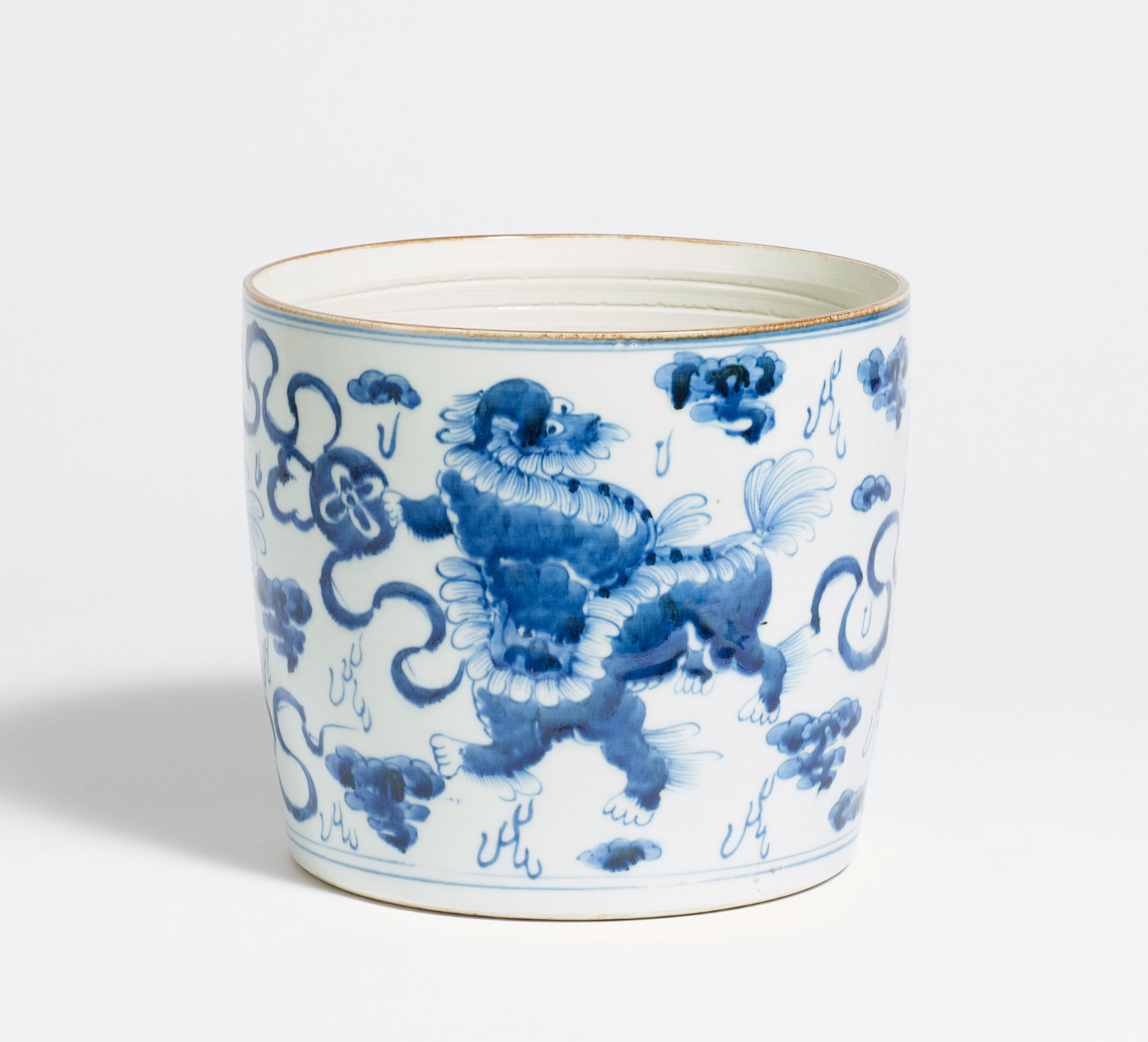 BRUSH POT WITH SHIZI LIONS AND BROCADE SPHERES. China. Porcelain painted underglaze blue. Underneath