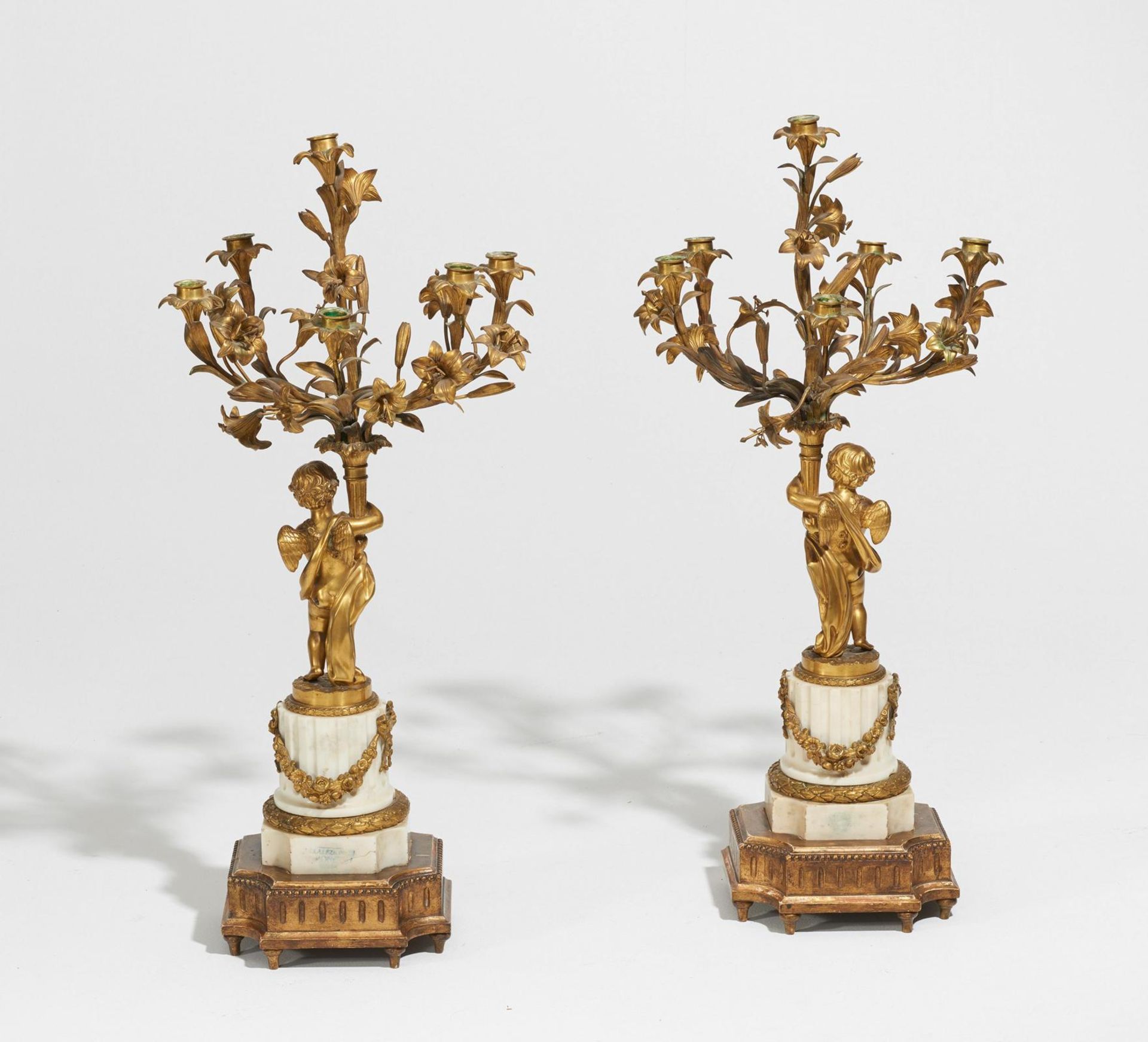 PAIR OF CANDELABRA STYLE LOUIS XV WITH CUPIDS MADE OF MARBLE AND BRONZE. Paris. End of the 19th - Image 2 of 2