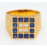 DIAMANT-SAPHIR-RING. 585/- Gelbgold, Punze, Gesamtgewicht: ca. 10,5 g. EU-RM: 64. 4 Brillanten