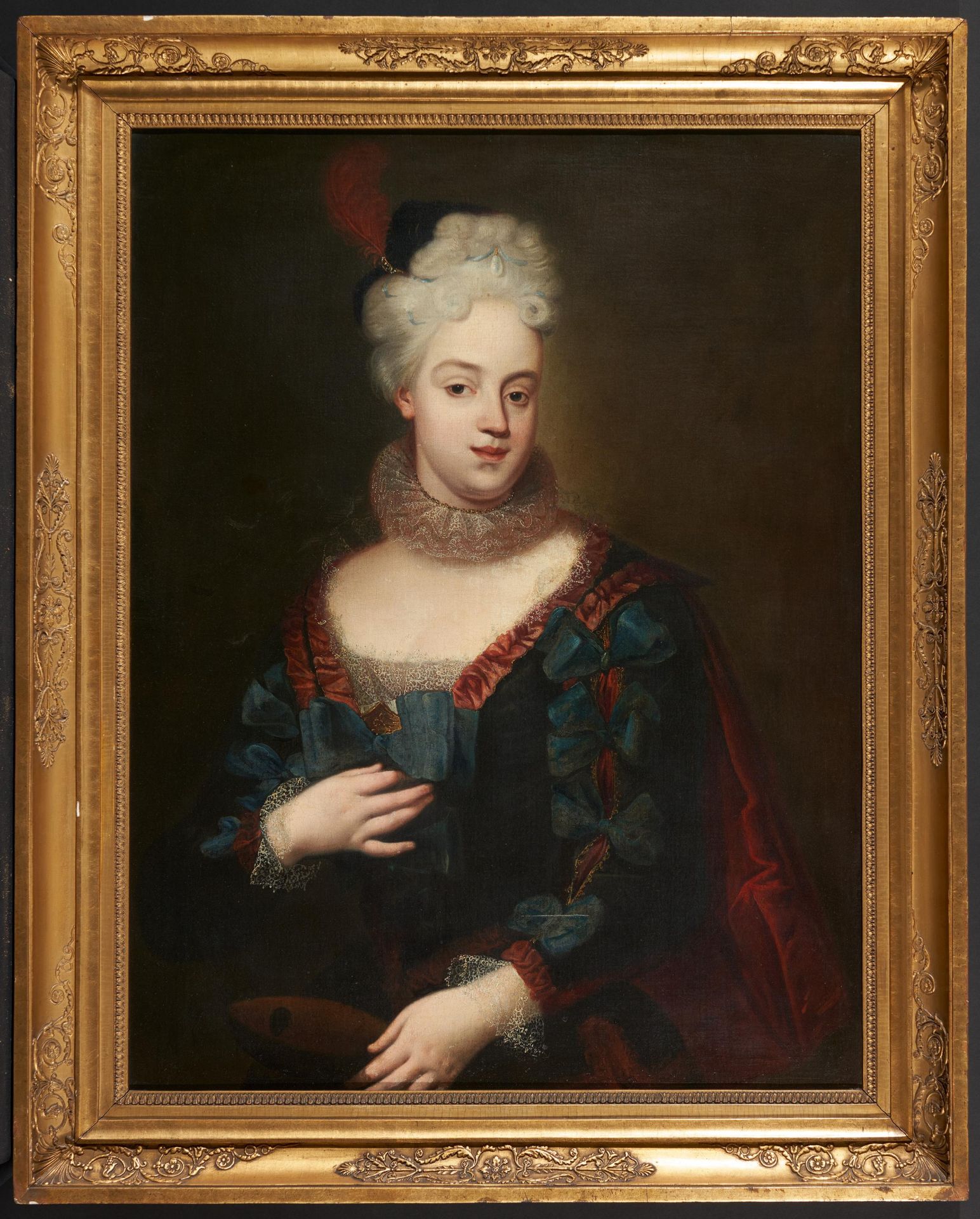 Französischer Meister. 18. Jh. Portrait einer vornehmen Dame mit Feder im Haar. Öl auf Leinwand. - Bild 2 aus 3