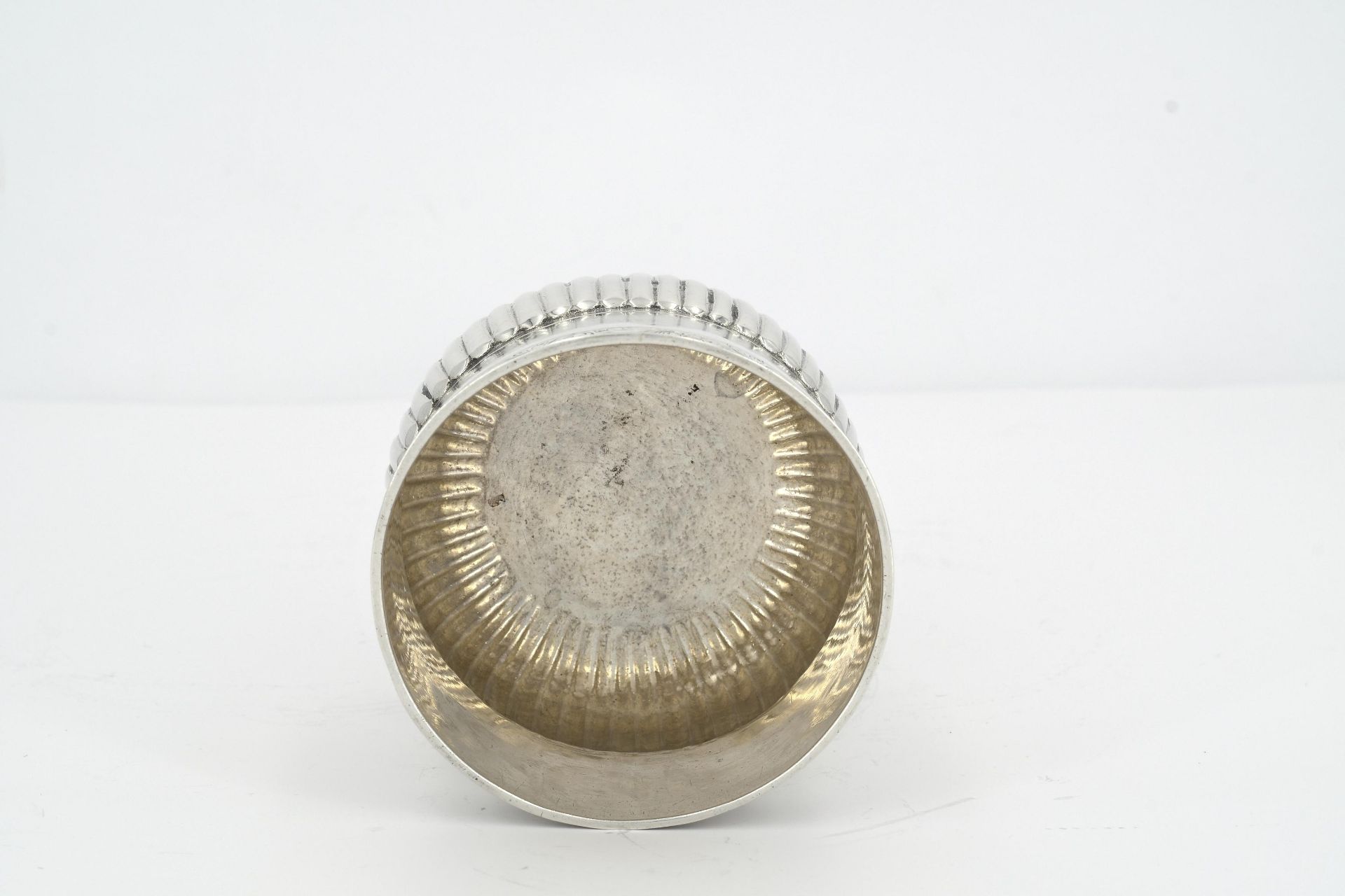 Footed silver beaker with gadrooning - Image 6 of 7