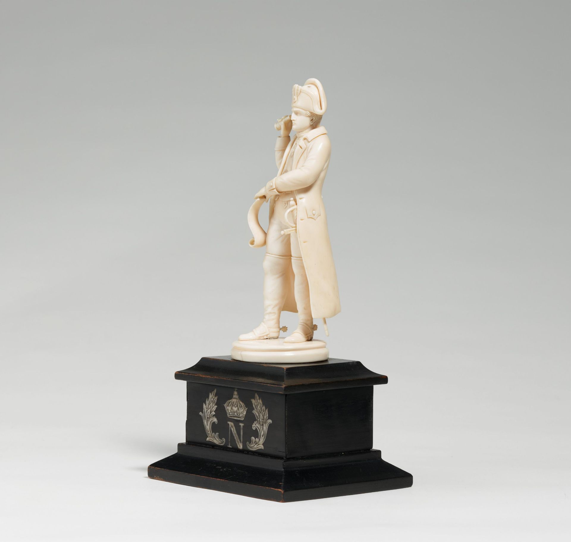 Ivory figurine of Napoleon Bonaparte - Image 4 of 7