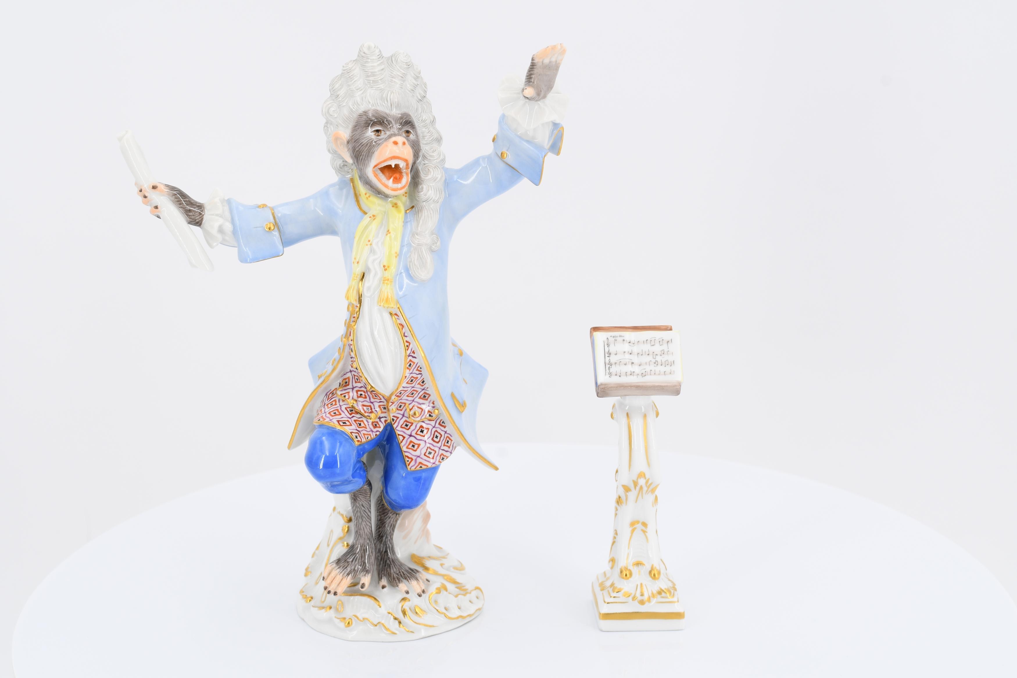 19 porcelain figurines and one music desk from the ape chapel - Image 17 of 27