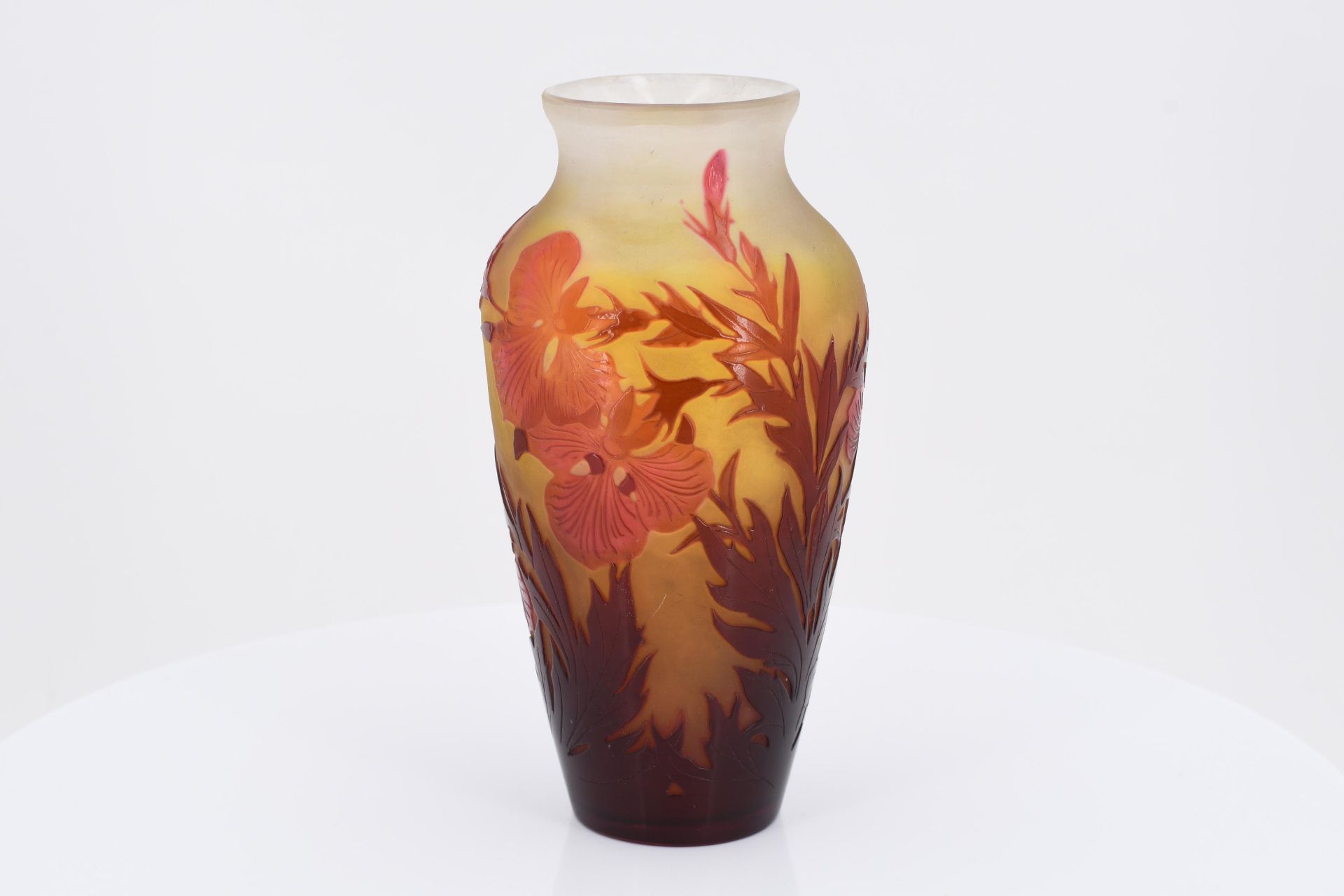 Small glass vase with iris decor - Image 2 of 7