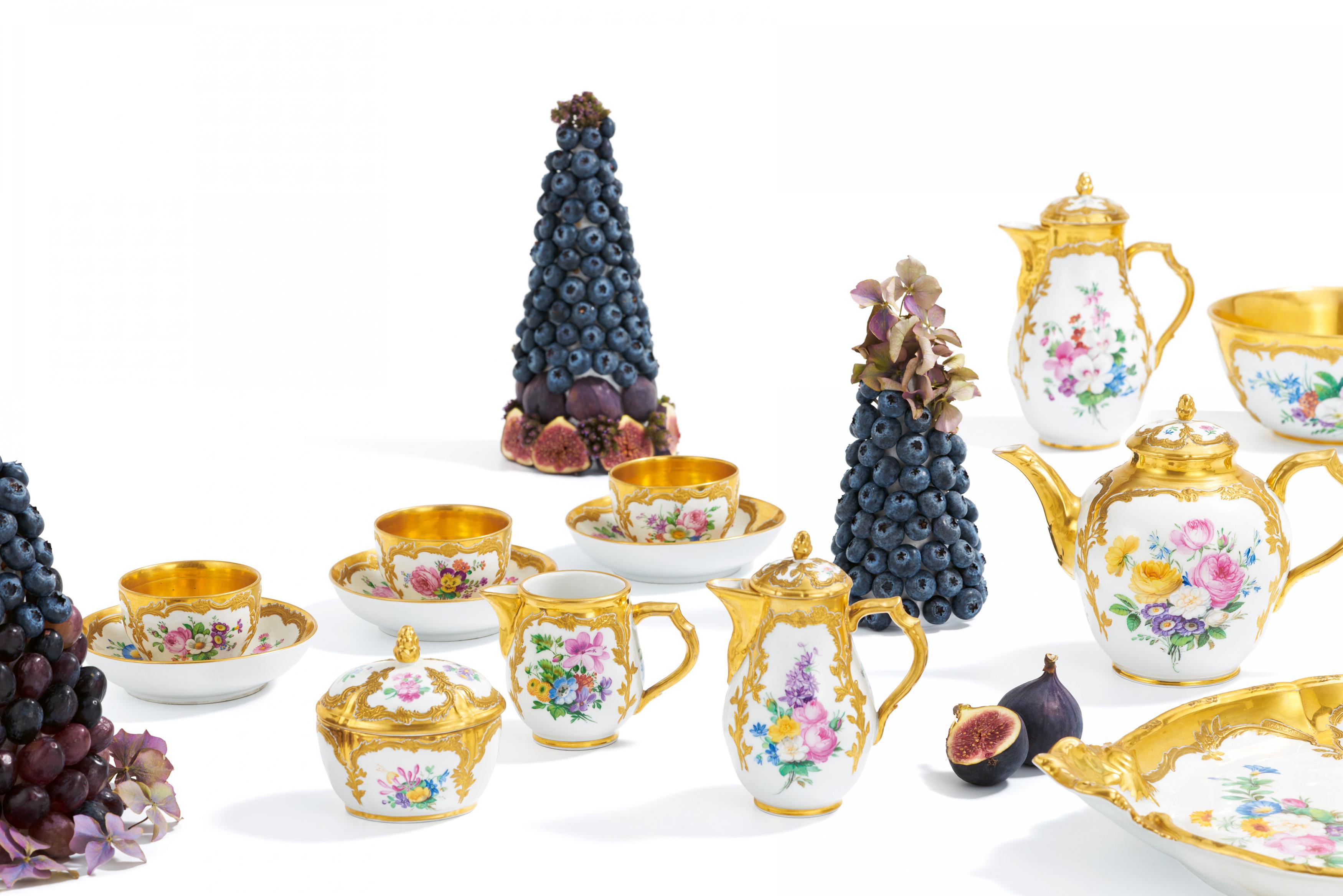 Magnificent procelain coffee and tea service with lavish flower decor