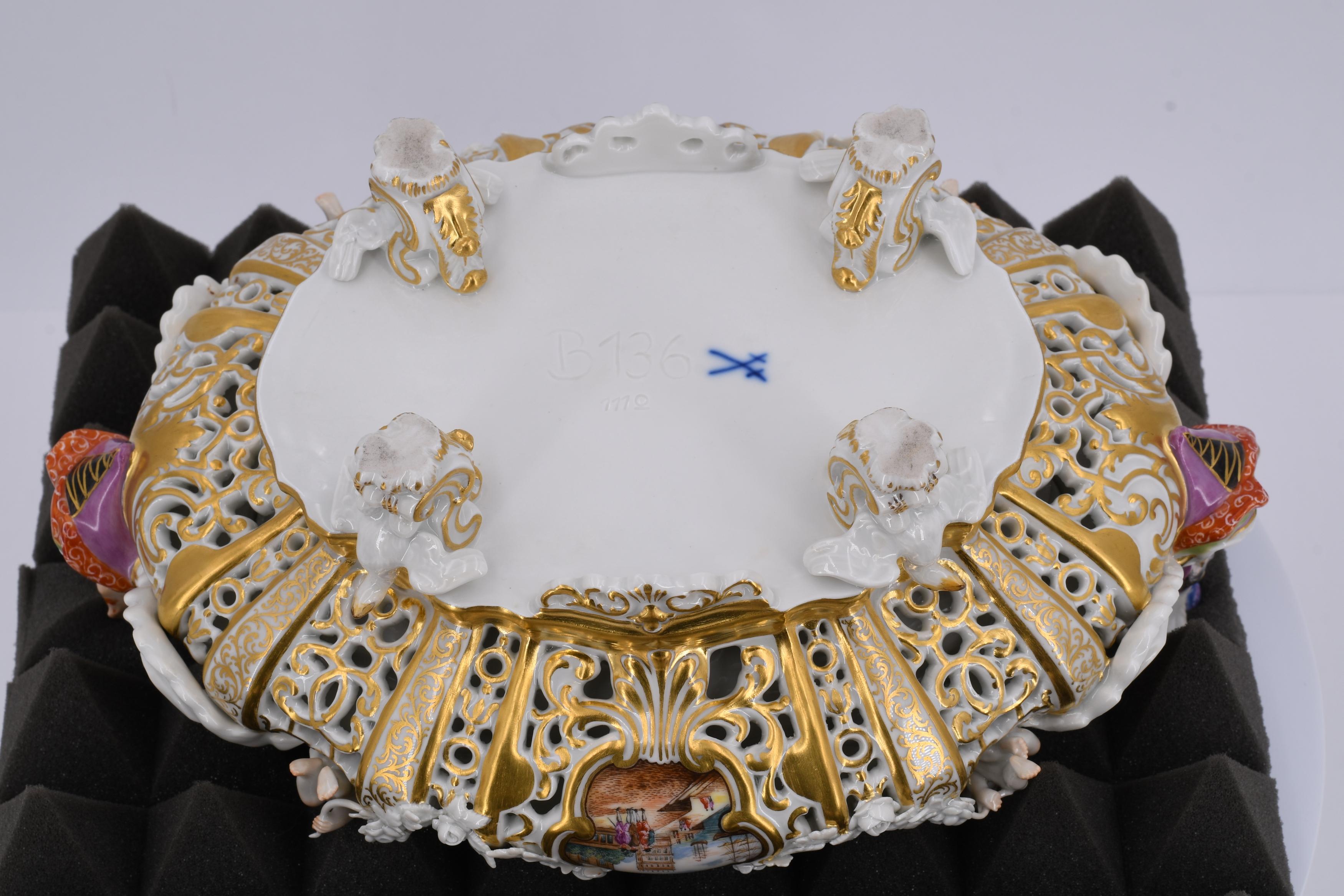  Porcelain crown tureen, so-called "Drüselkästchen" of Maria Josepha  - Image 7 of 9