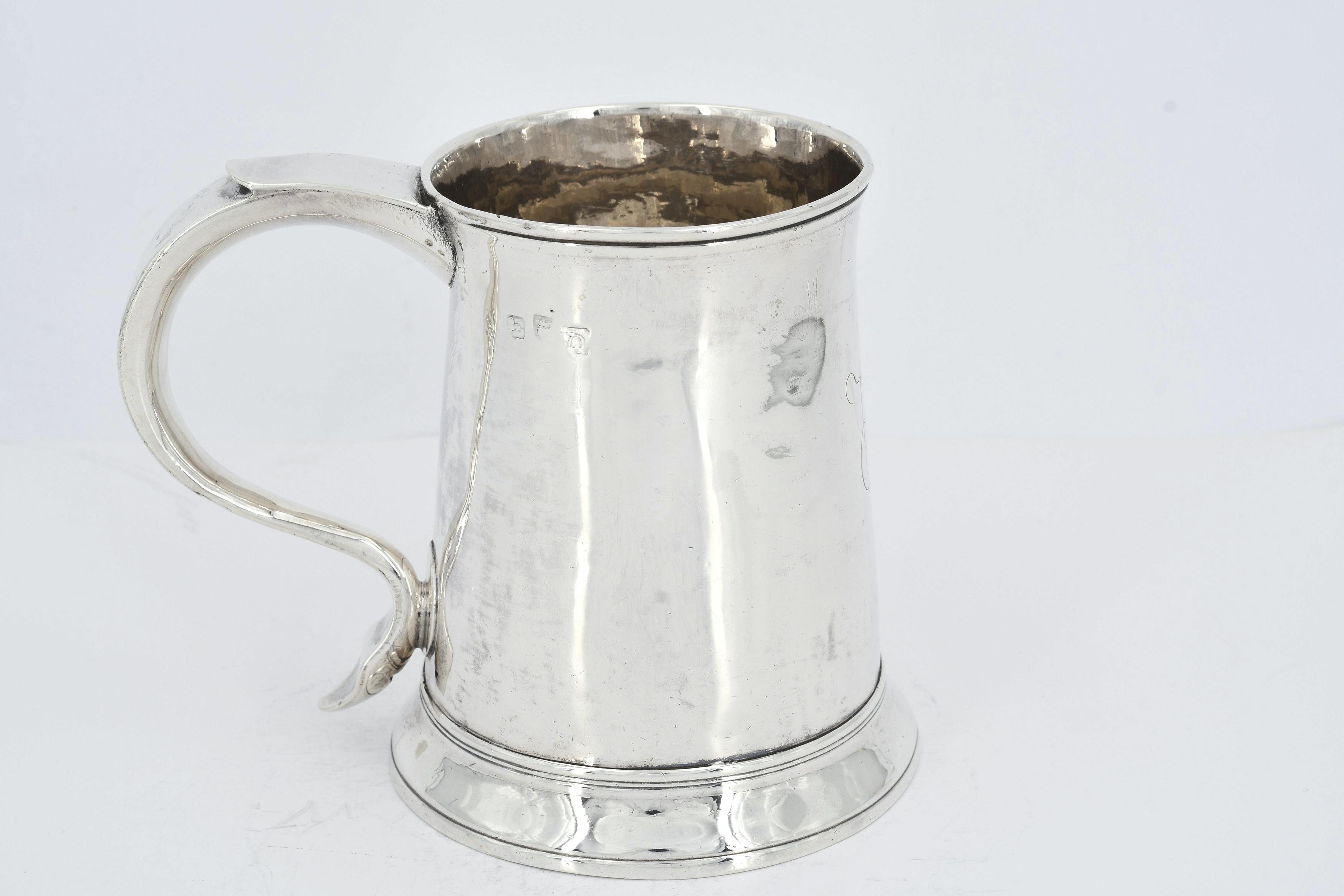 Large and smaller George III silver mug - Image 4 of 13