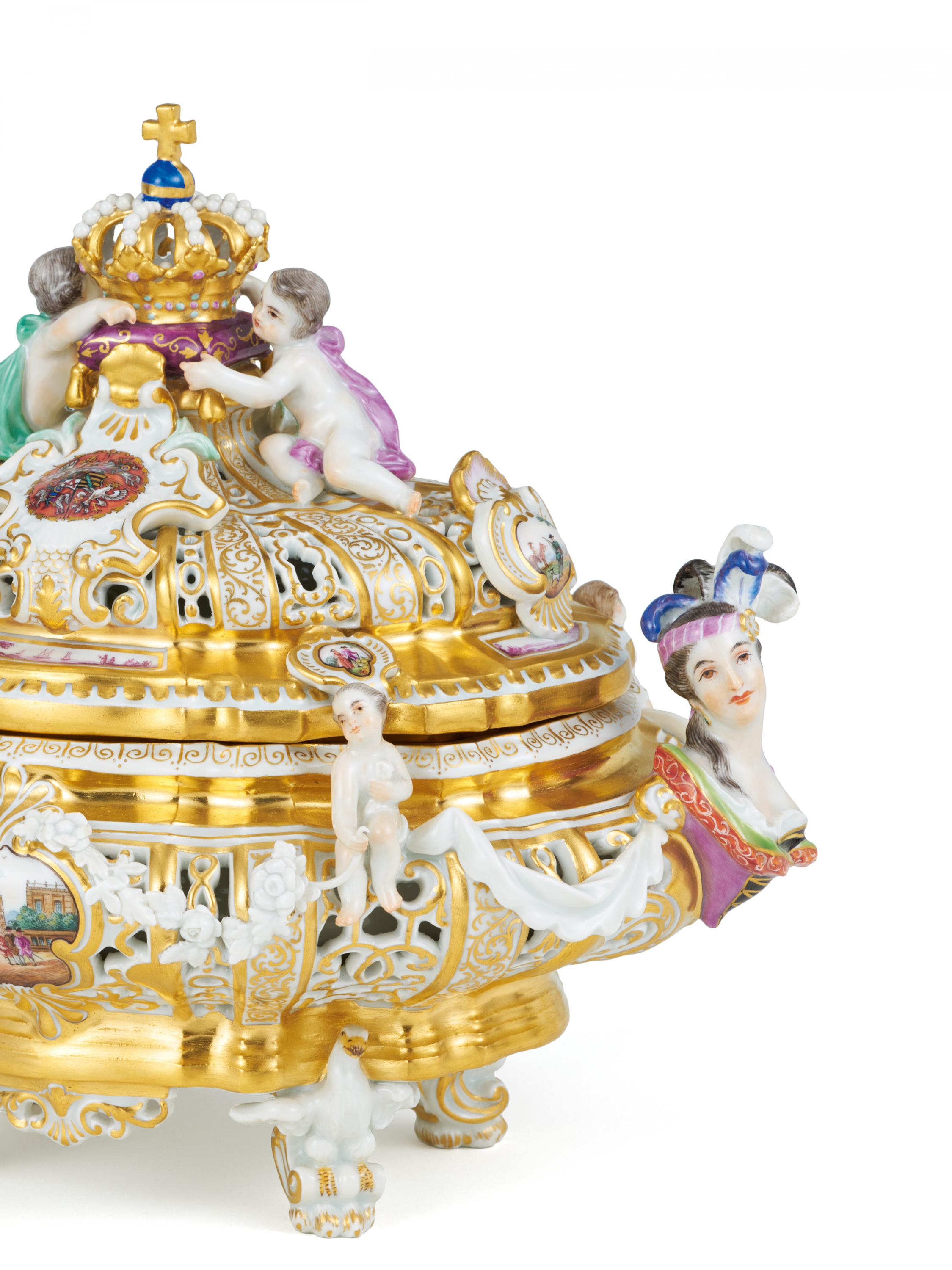  Porcelain crown tureen, so-called "Drüselkästchen" of Maria Josepha  - Image 9 of 9