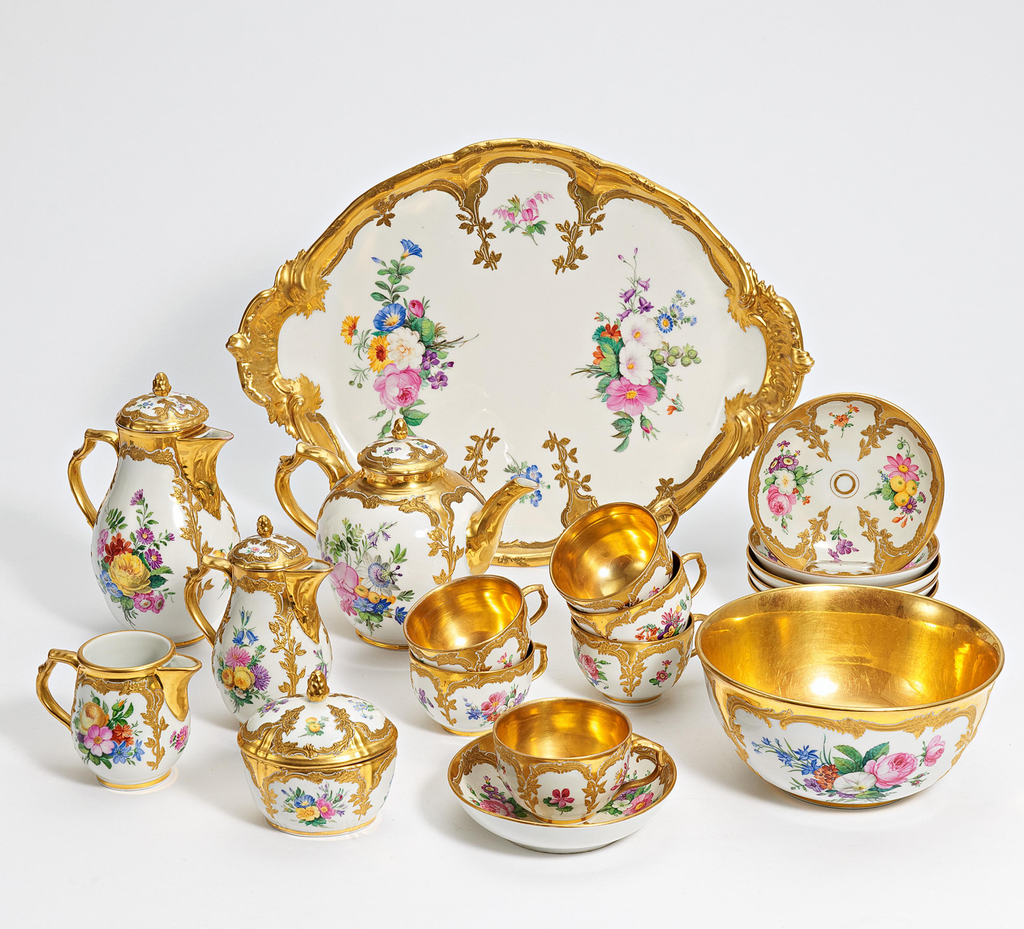 Magnificent procelain coffee and tea service with lavish flower decor - Image 2 of 27