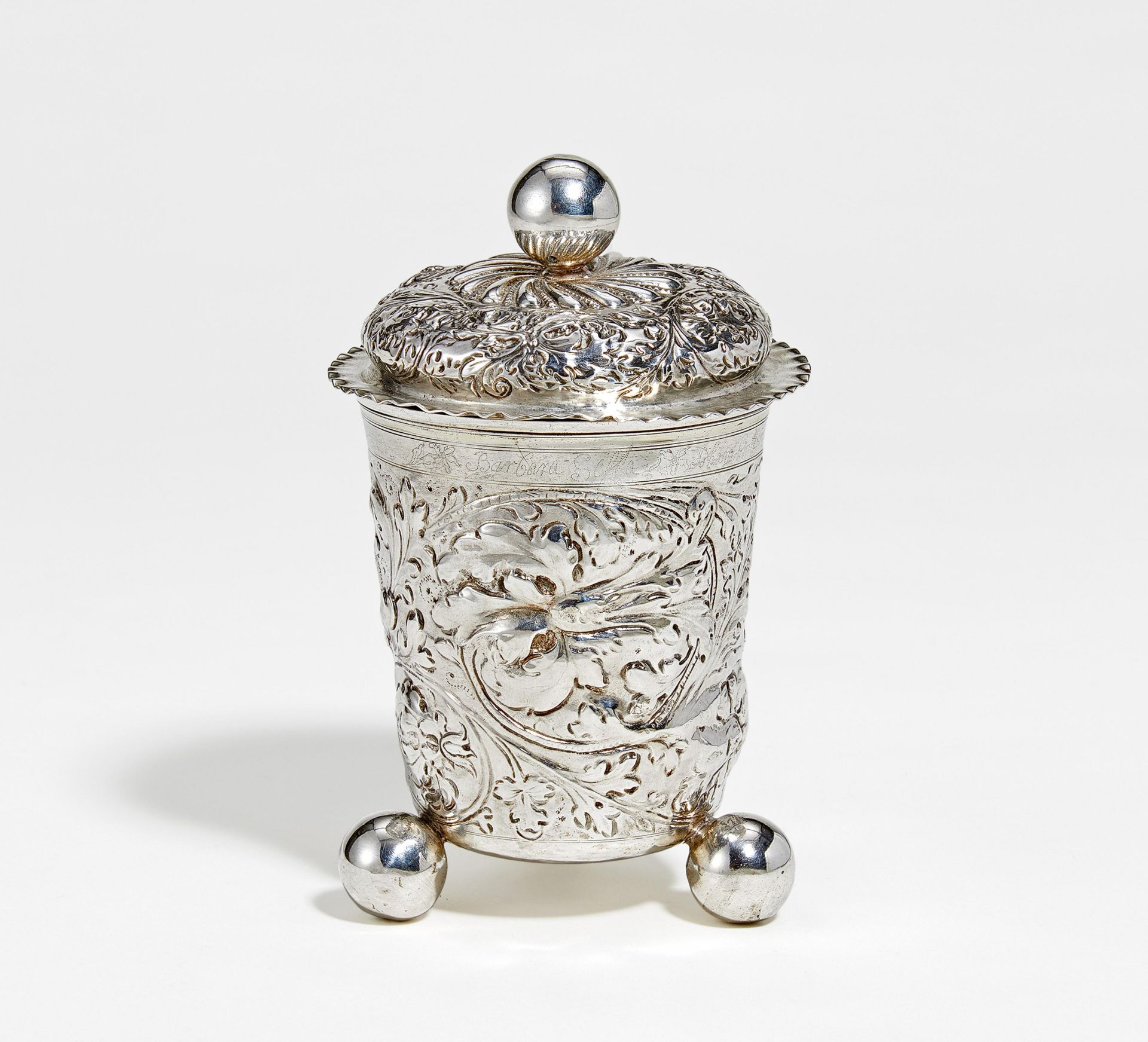 Lidded silver beaker with flower tendrils on spheric feet