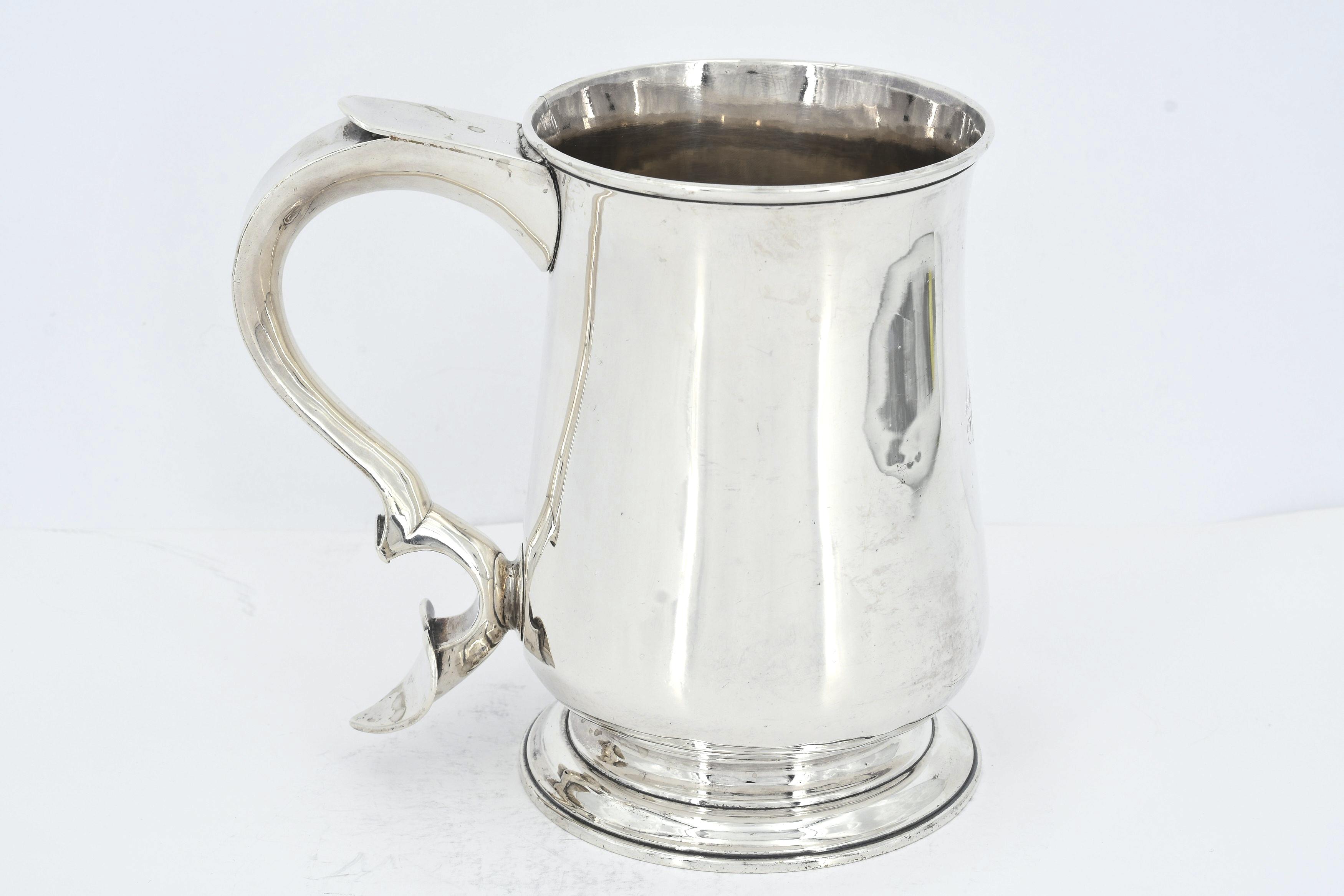 Large and smaller George III silver mug - Image 10 of 13