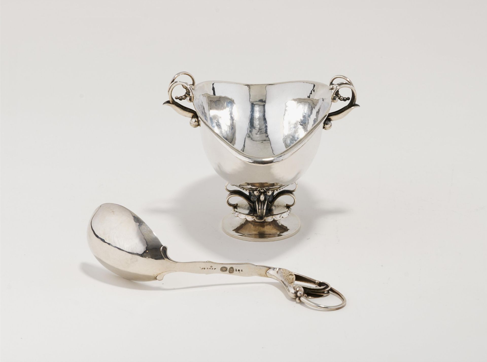 Silver gravy boat and sauce spoon - Image 3 of 8