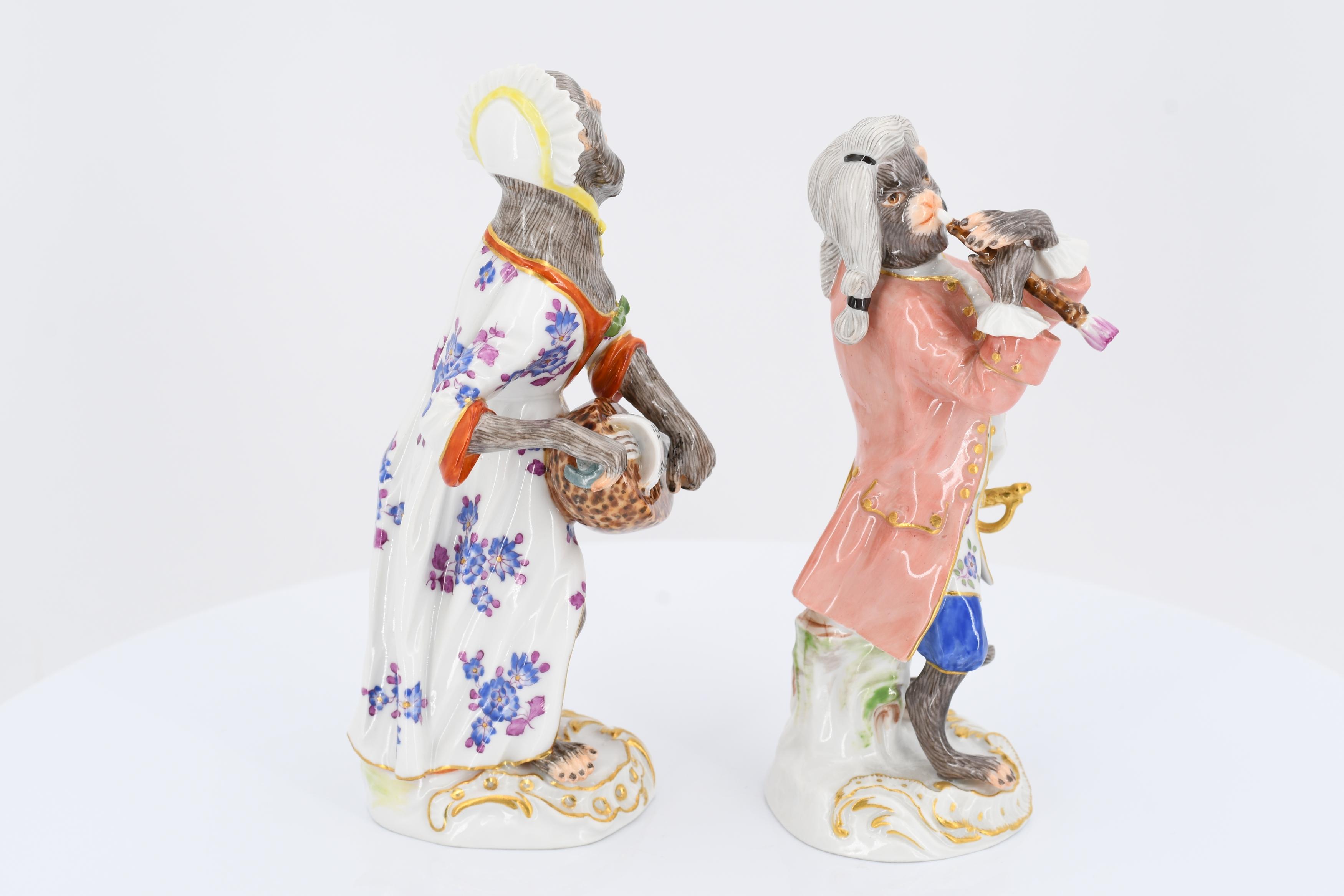 19 porcelain figurines and one music desk from the ape chapel - Image 23 of 27