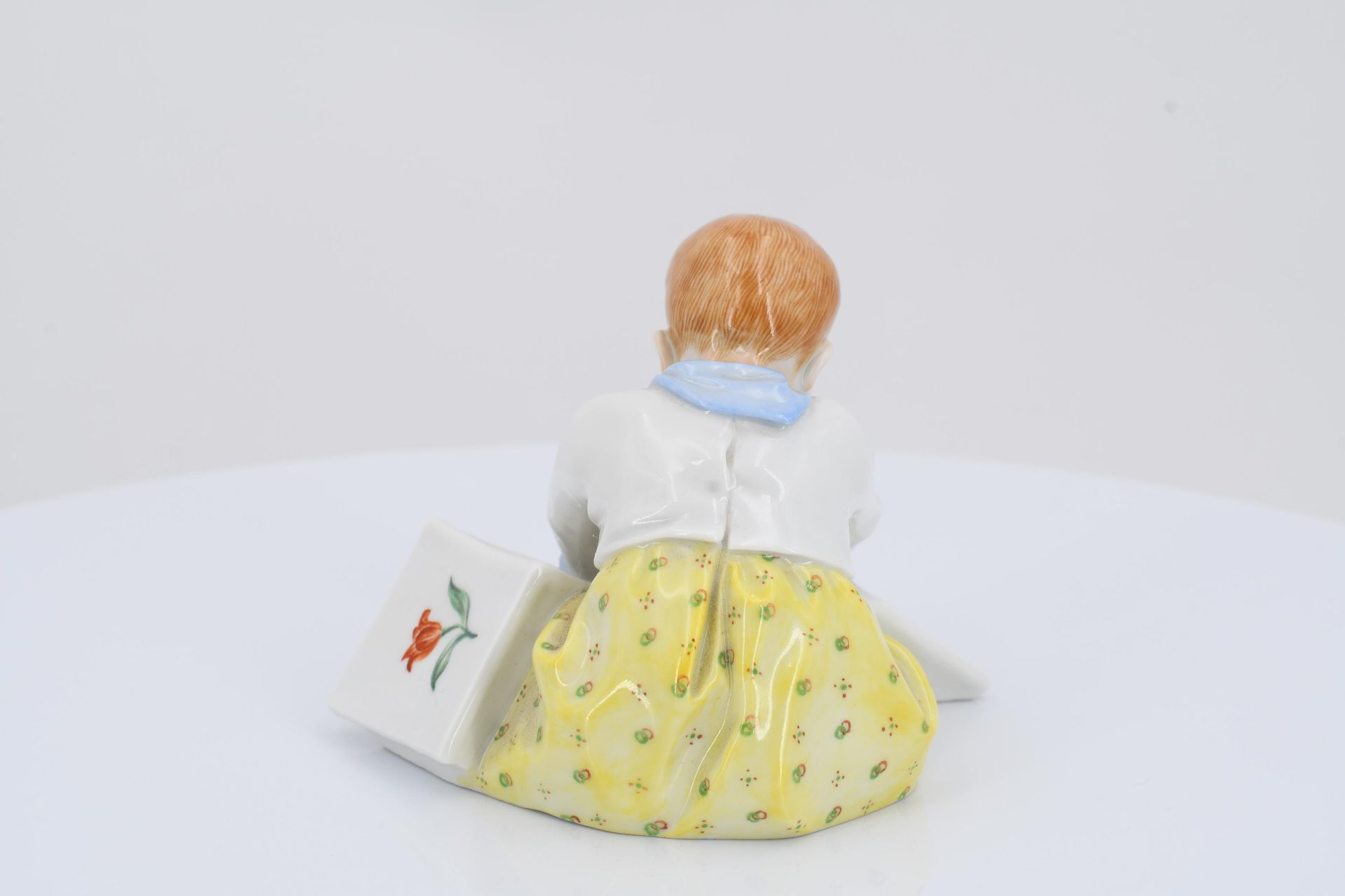 Porcelain figurine of child with picture-book - Image 4 of 6