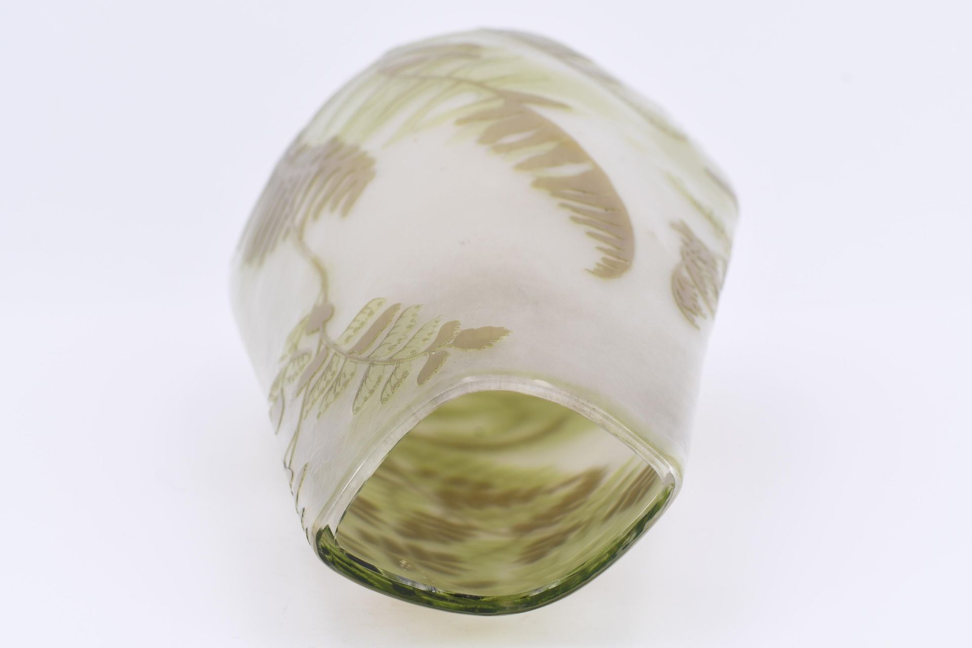 Small glass vase with floral décor - Image 12 of 13