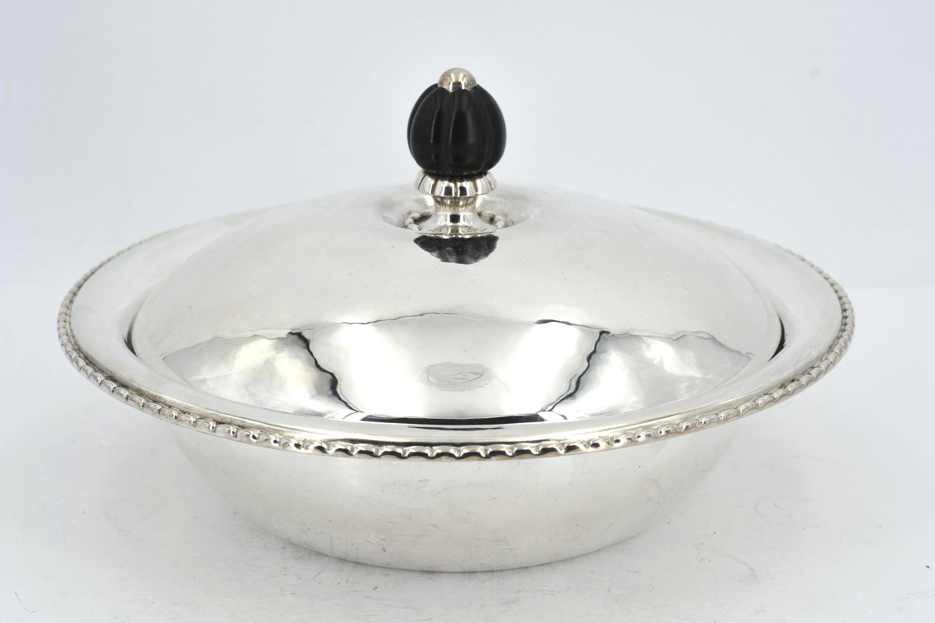 Pair of silver vegetable bowls - Image 2 of 12