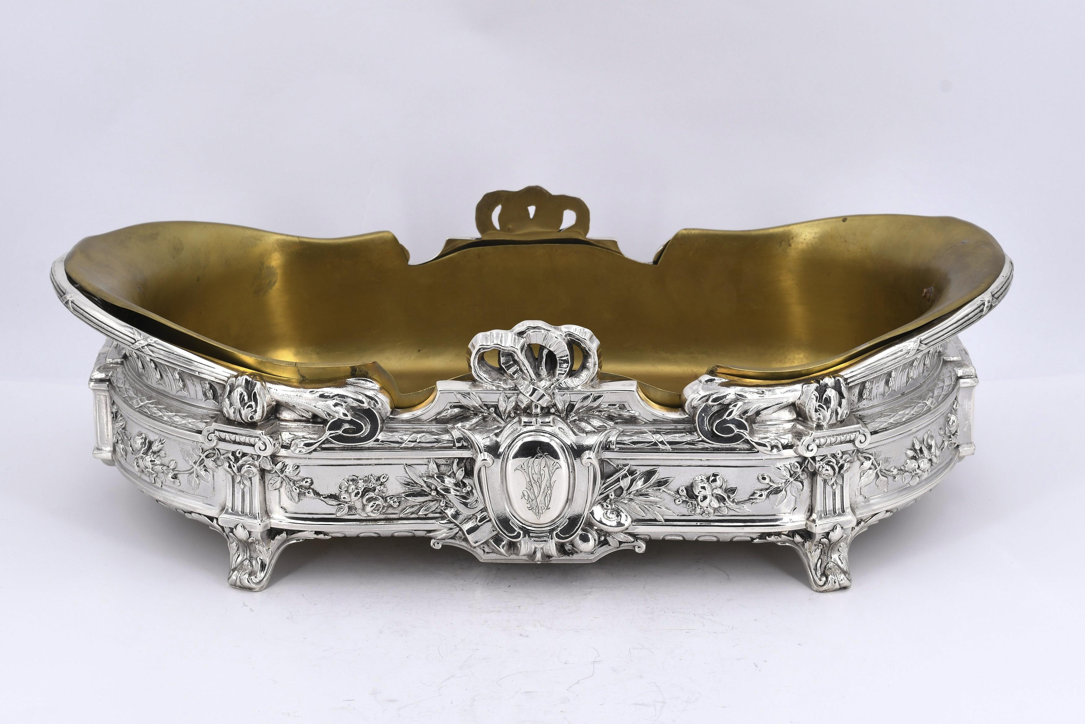 Oval silver jardinière with musical motifs and festoons - Image 2 of 8