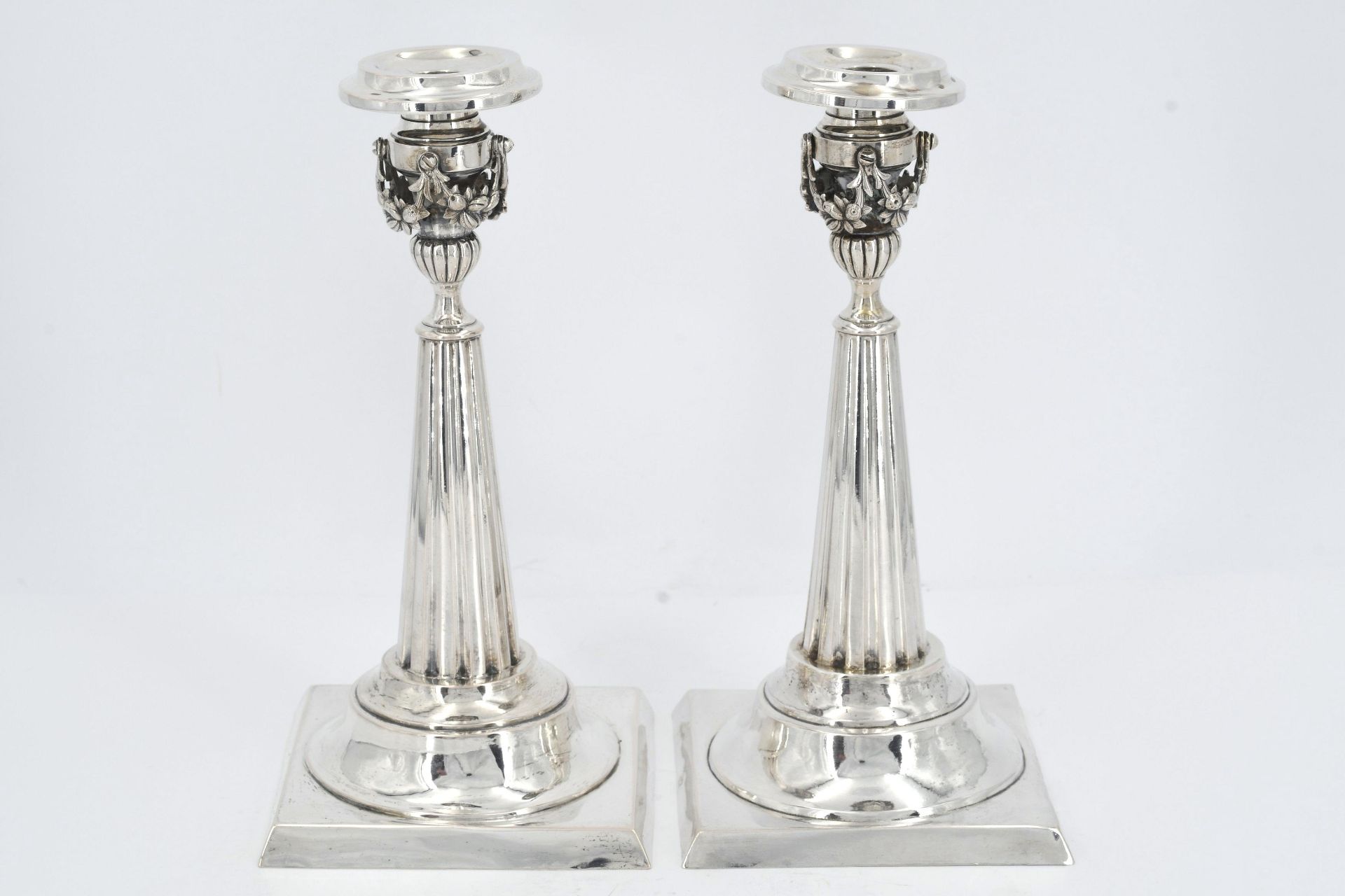 Pair of silver candlesticks with fluted shaft and festoons - Image 3 of 6