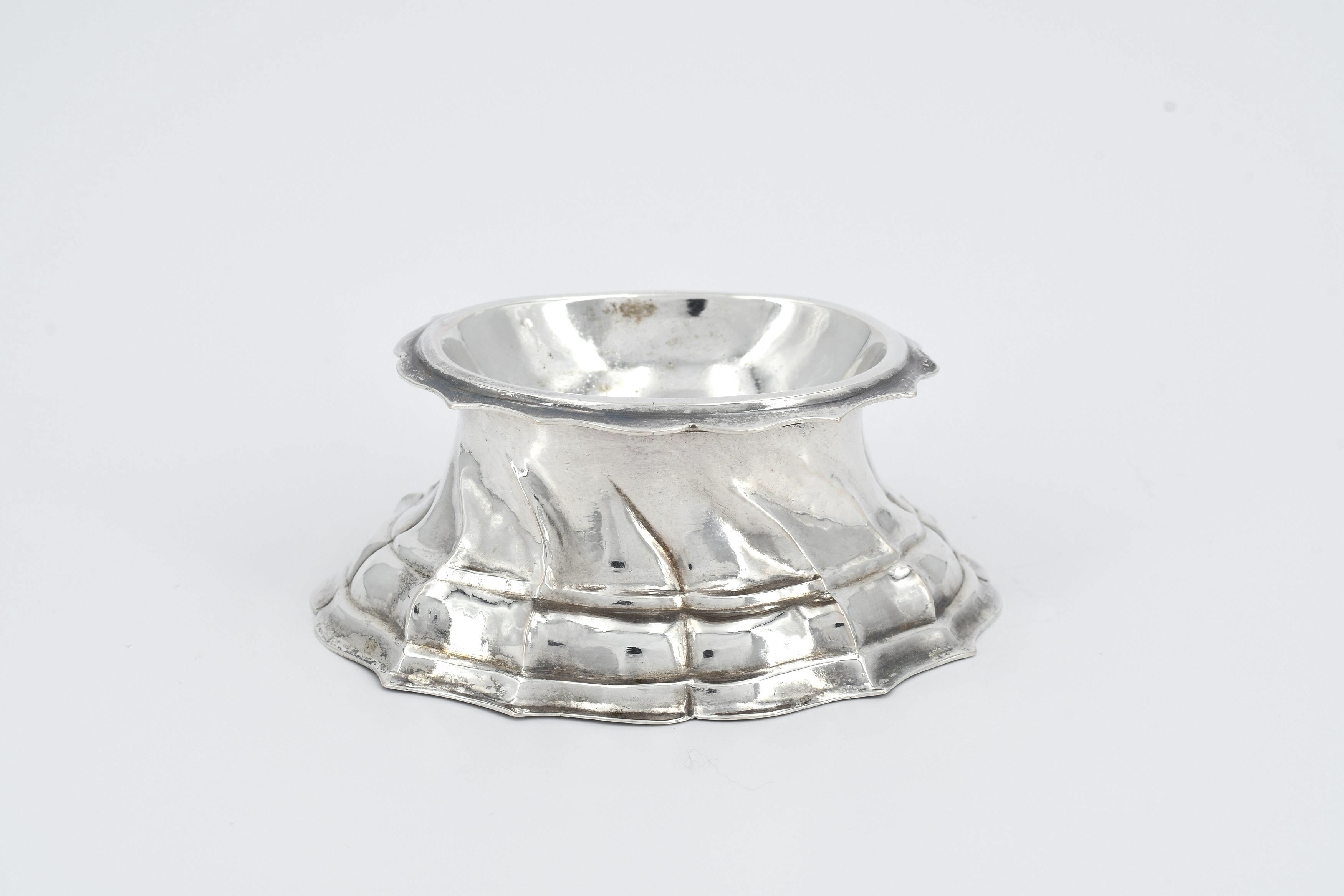 Silver salt dish and small George II mug with relief décor - Image 2 of 10