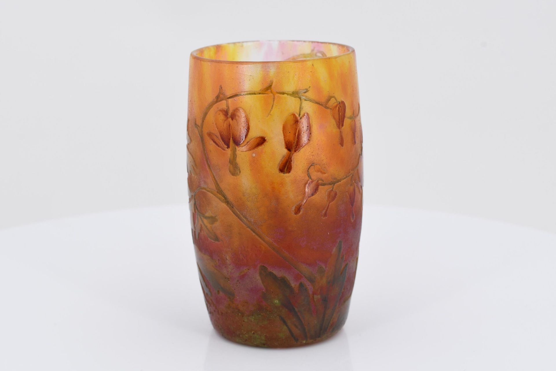 Small glass vase with "bleeding hearts" - Image 3 of 8