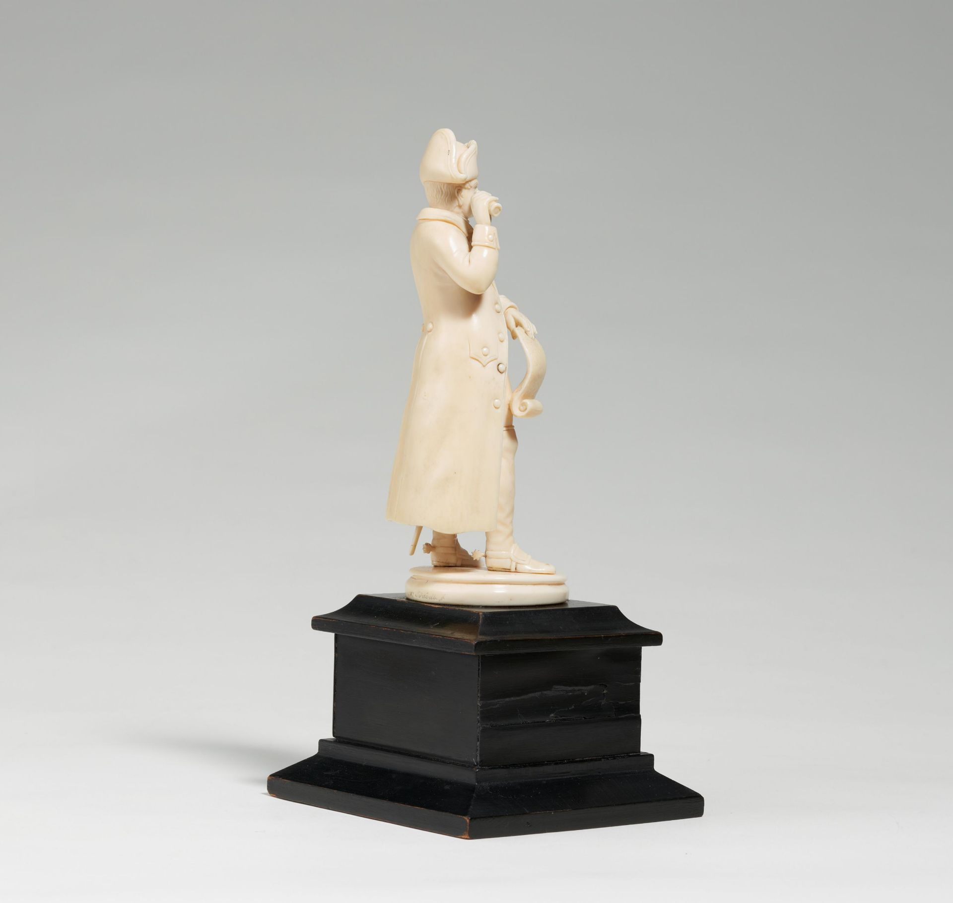 Ivory figurine of Napoleon Bonaparte - Image 6 of 7