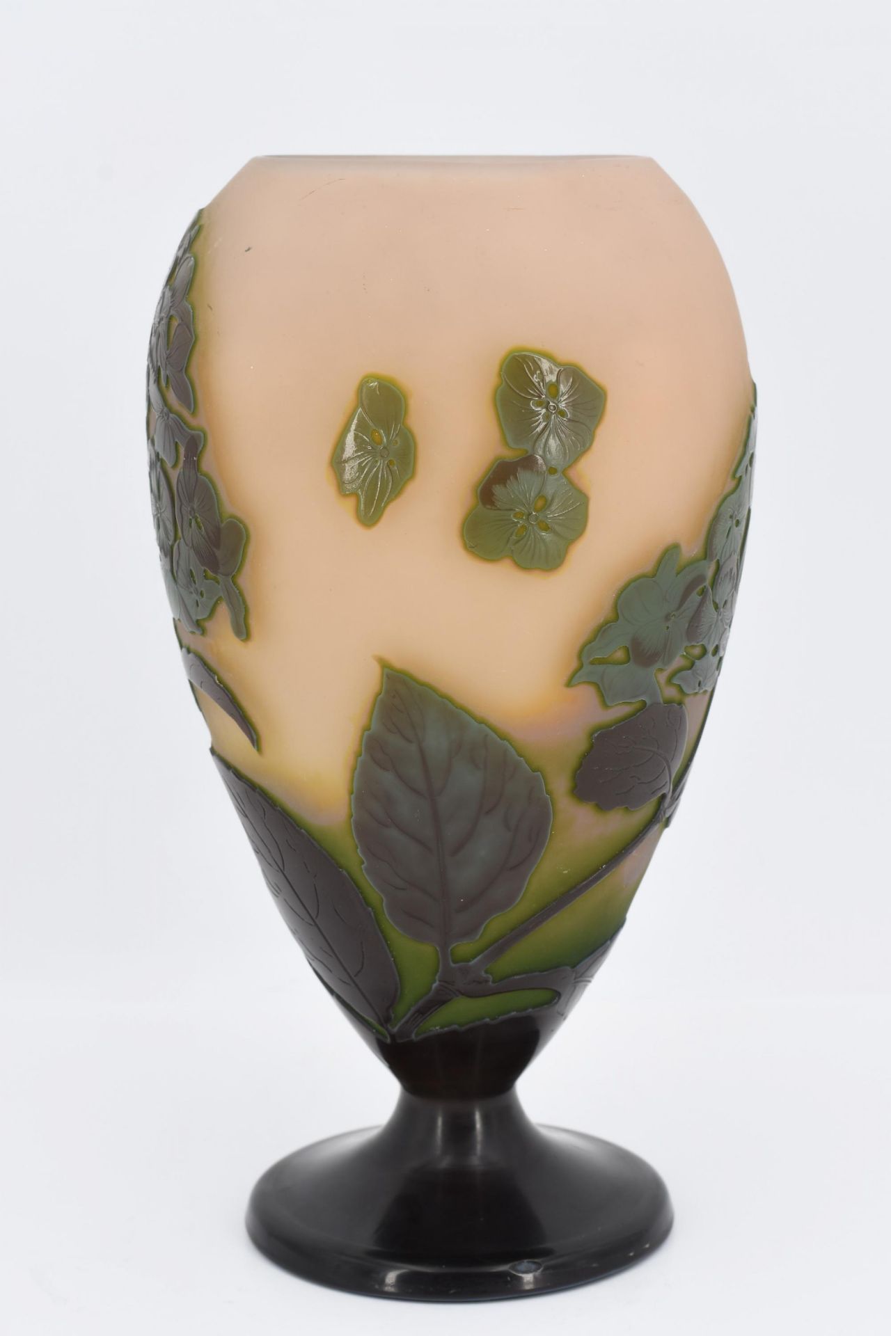 Small glass vase with floral décor - Image 3 of 13