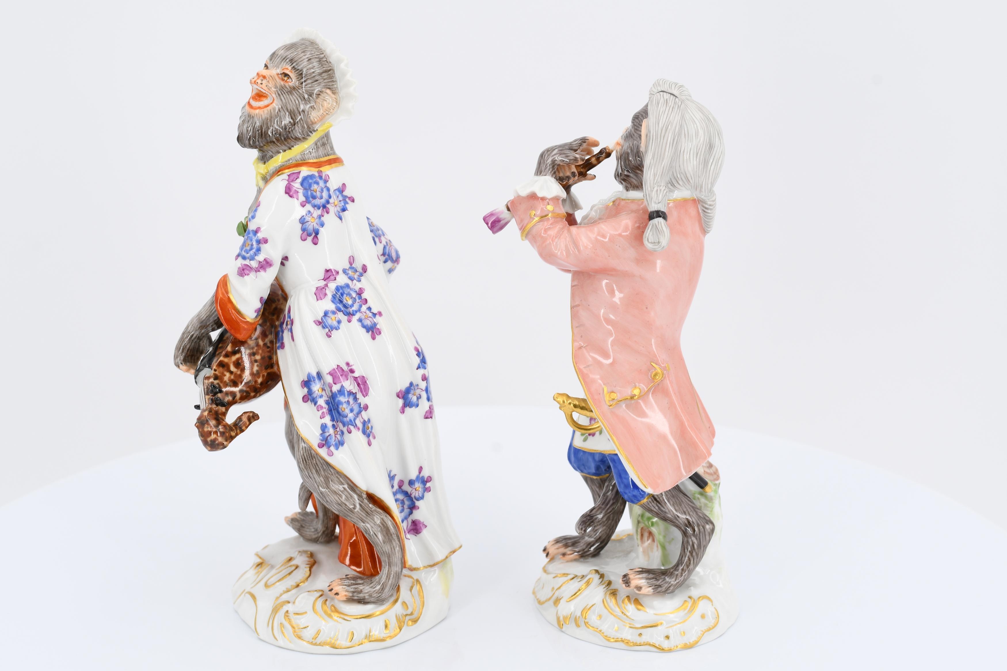 19 porcelain figurines and one music desk from the ape chapel - Image 25 of 27