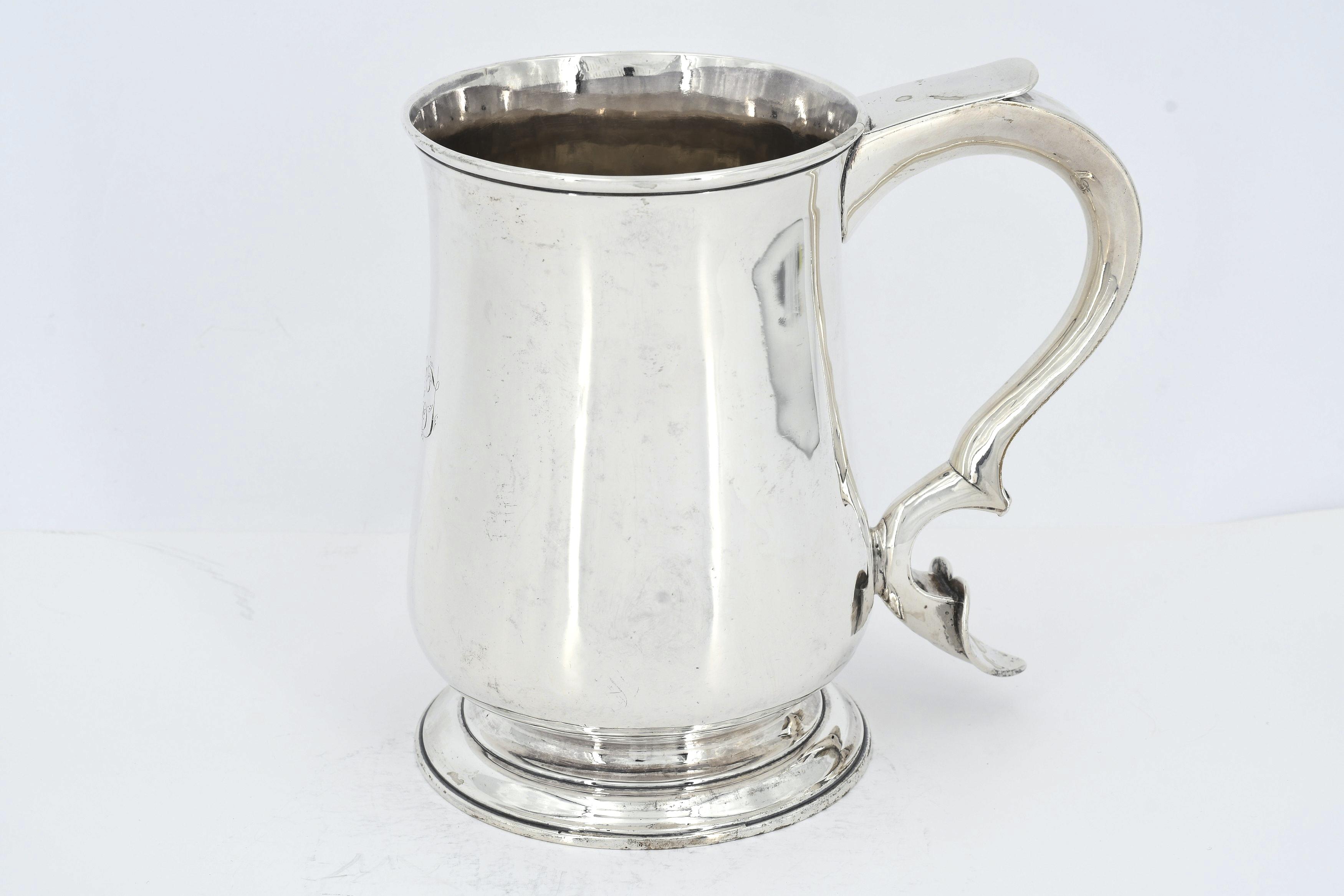 Large and smaller George III silver mug - Image 8 of 13