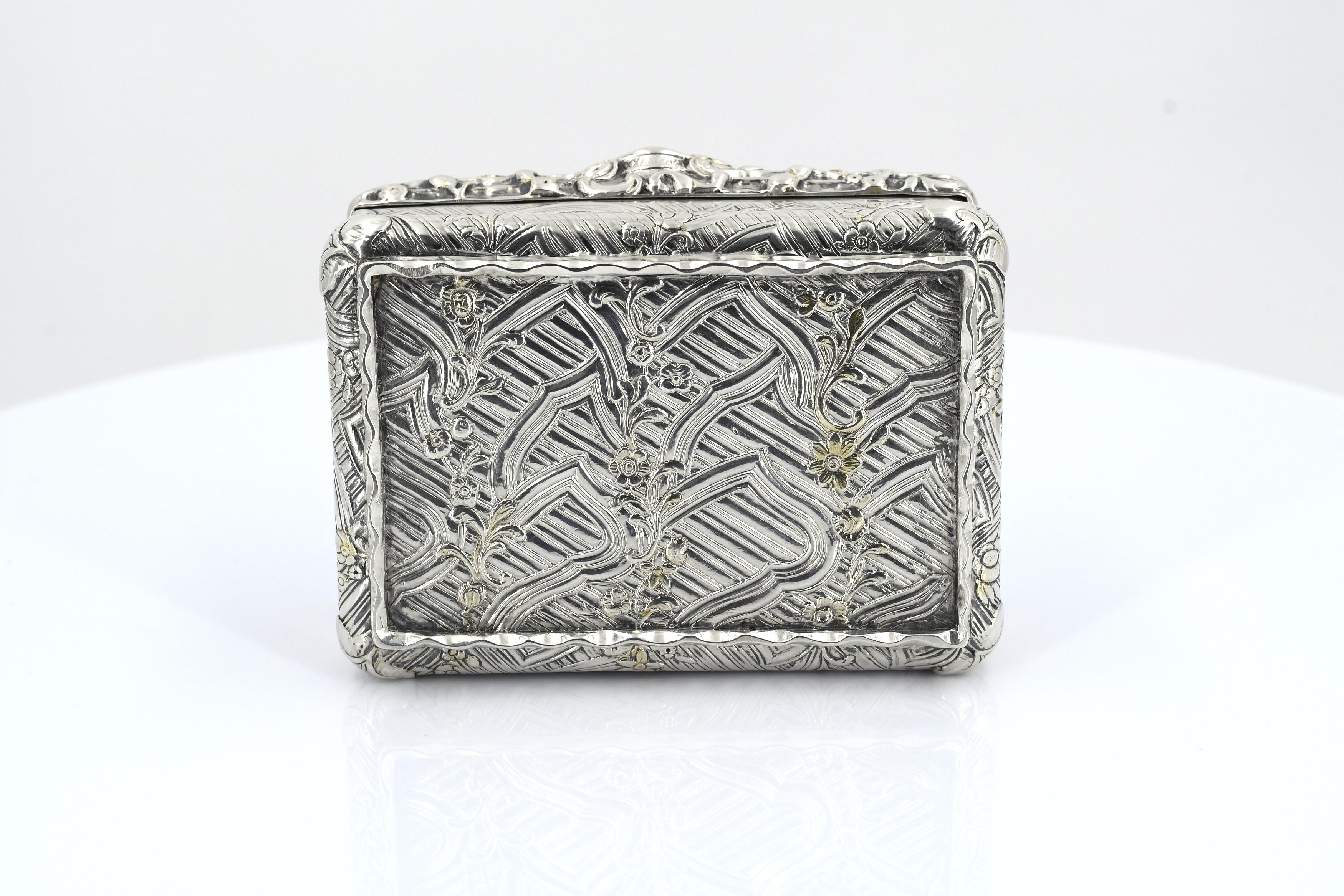 Silver snuffbox with flower tendrils - Image 7 of 9