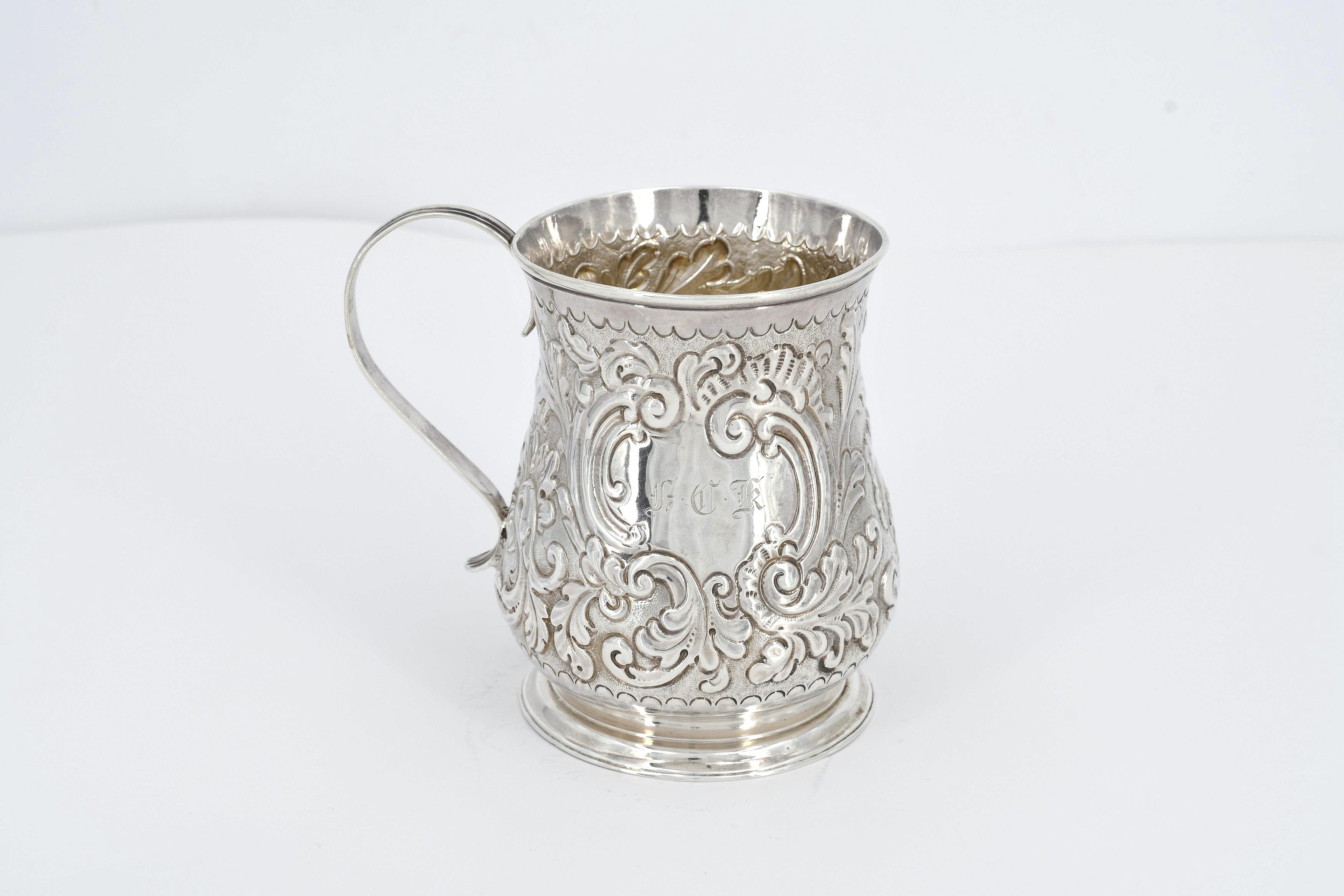 Silver salt dish and small George II mug with relief décor - Image 7 of 10