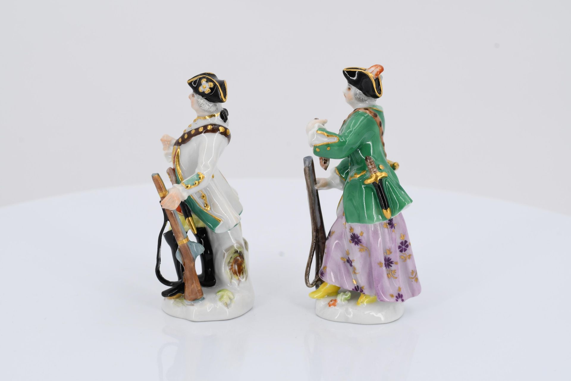 7 miniature porcelain figurines of hunters and huntresses - Image 13 of 21