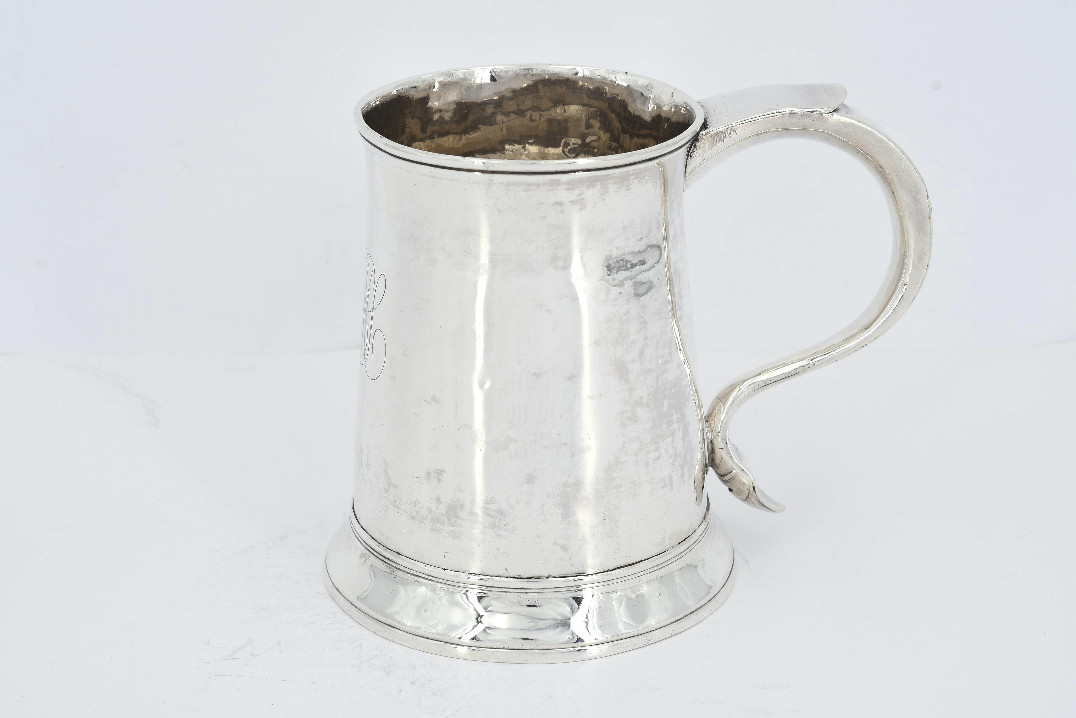 Large and smaller George III silver mug - Image 2 of 13