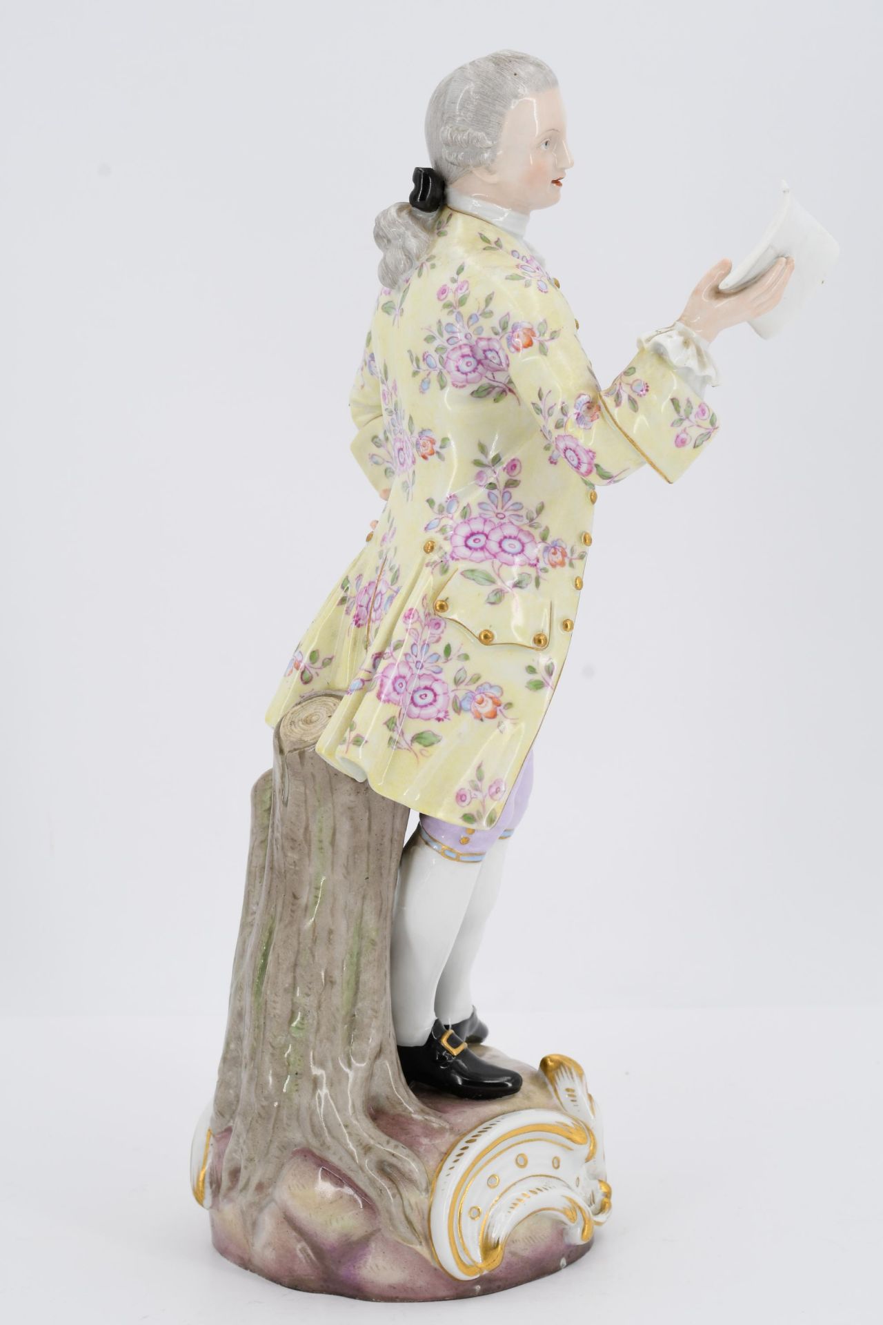 Porcelain figurine of a singer - Image 5 of 6