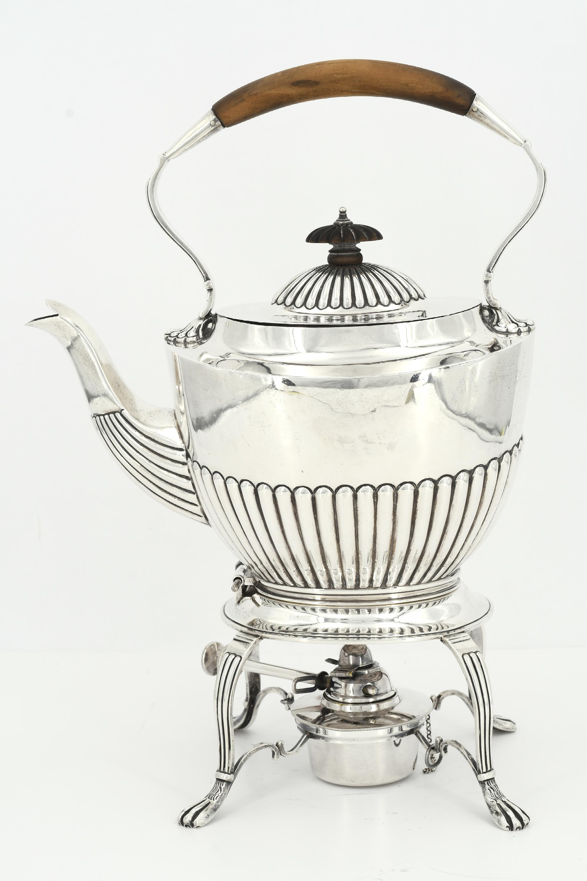 Edward VII silver tea pot with gadrooned walls on rechaud - Image 2 of 9