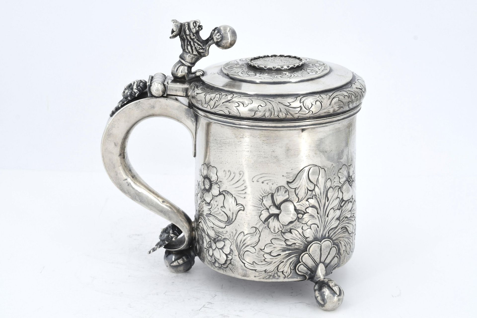 Large lidded silver beaker with lion décor on spheric feet - Image 4 of 8
