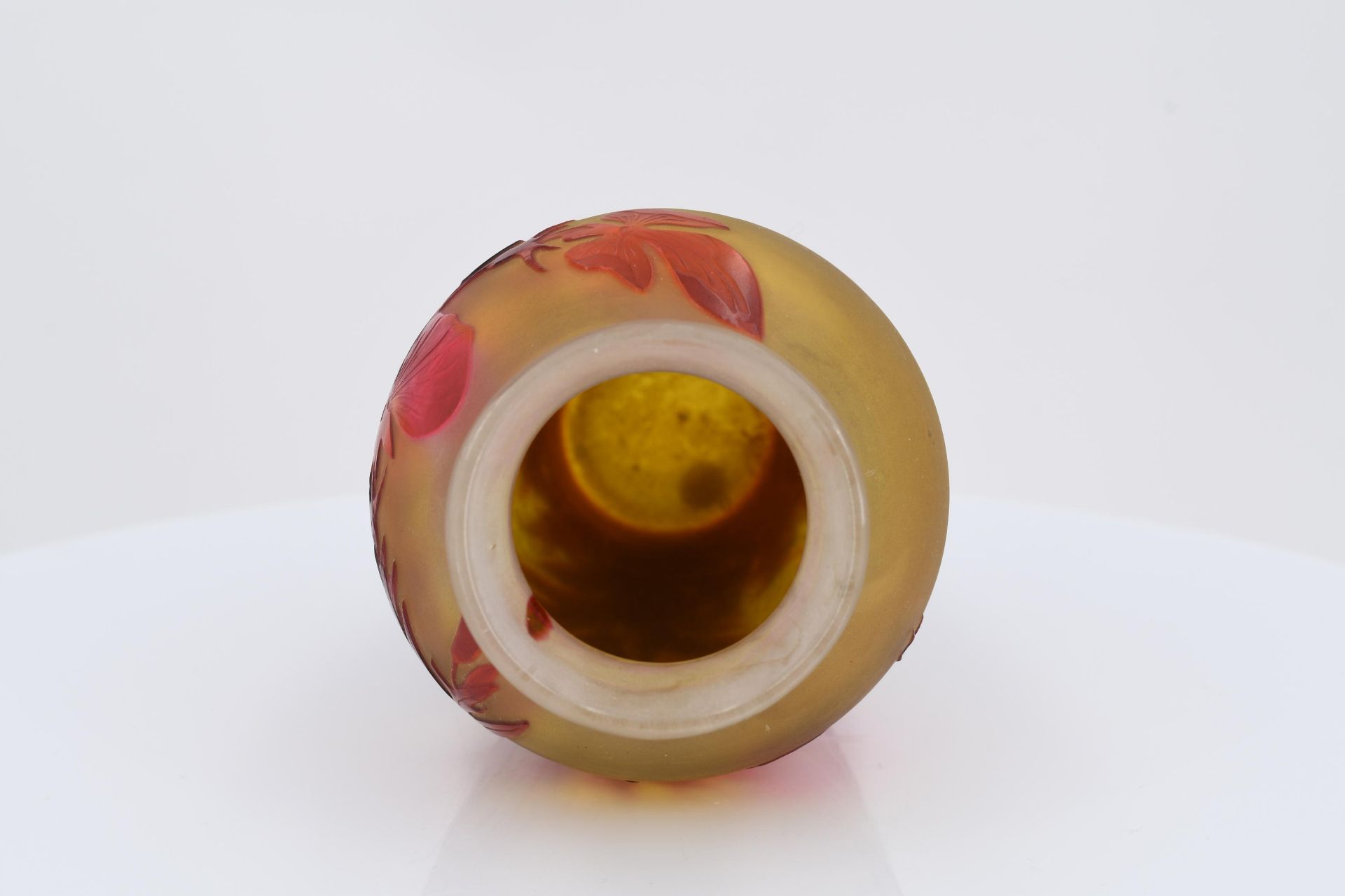 Small glass vase with iris decor - Image 6 of 7