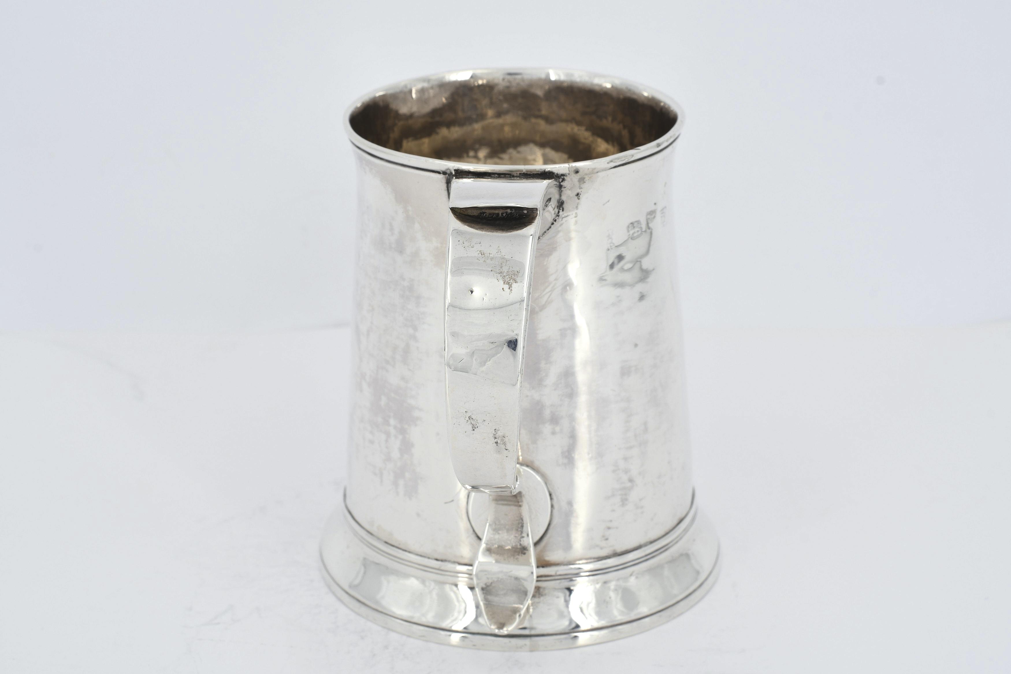 Large and smaller George III silver mug - Image 5 of 13