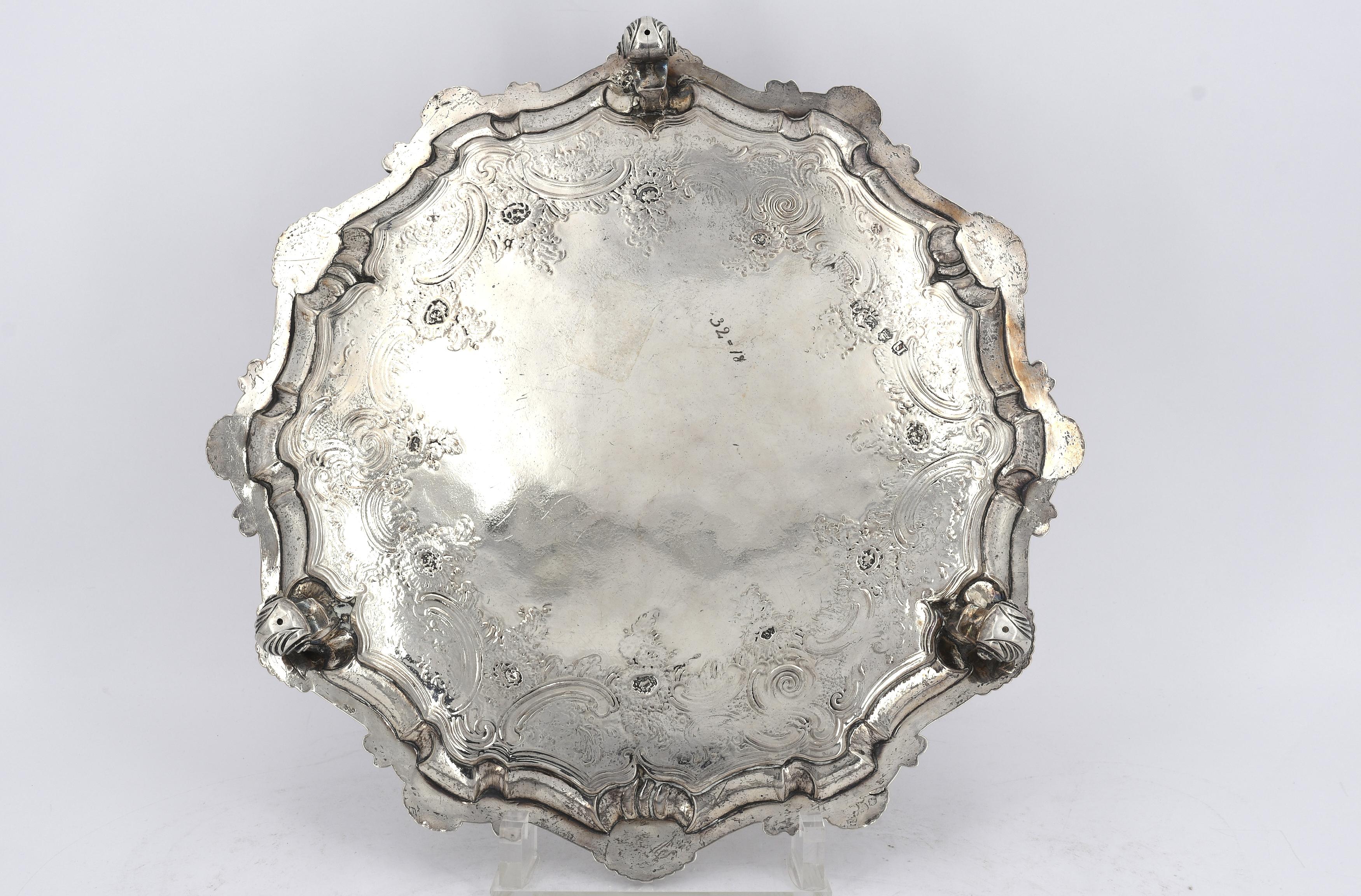 Large George II silver salver with scallop and rocaille décor - Image 3 of 3