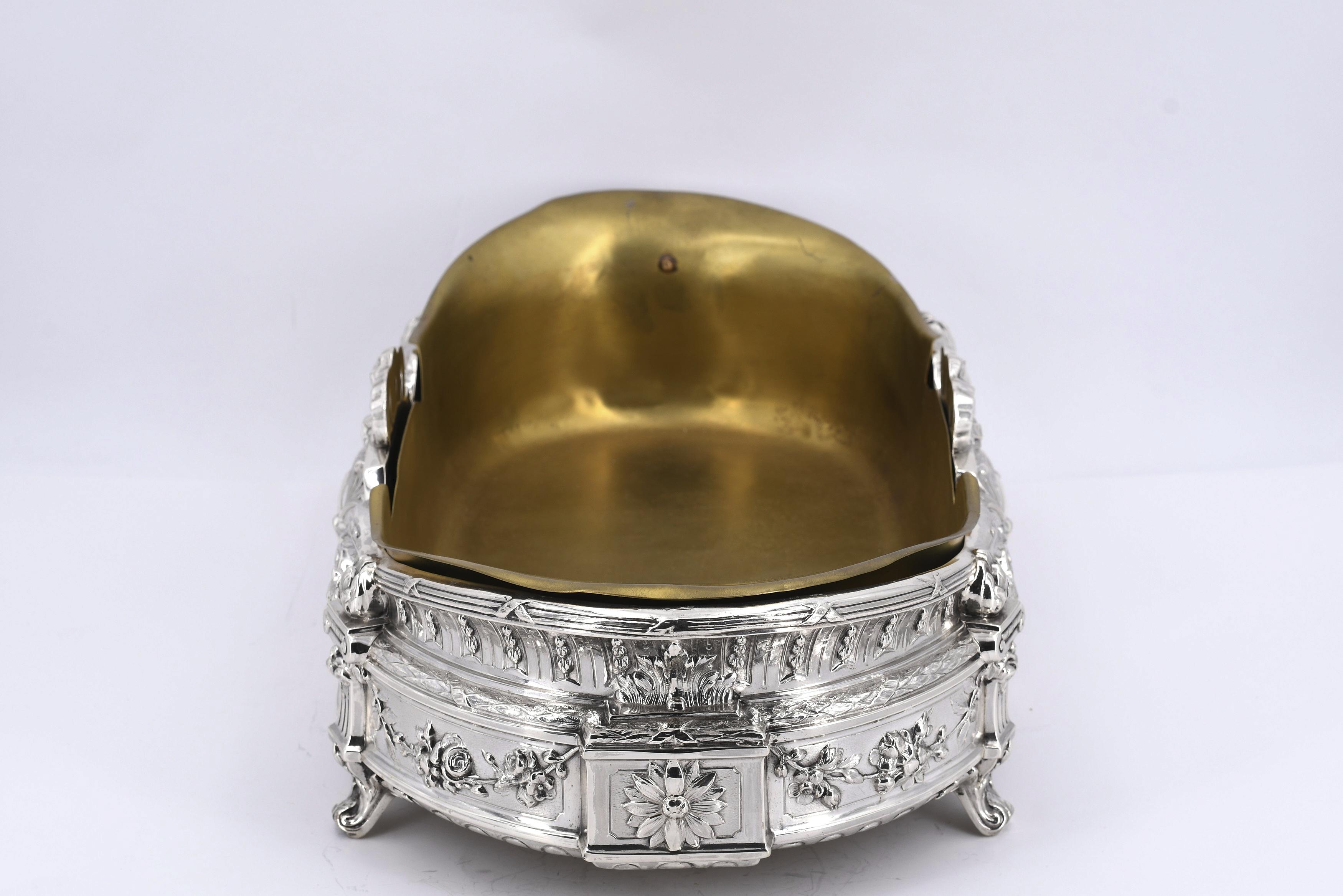 Oval silver jardinière with musical motifs and festoons - Image 3 of 8