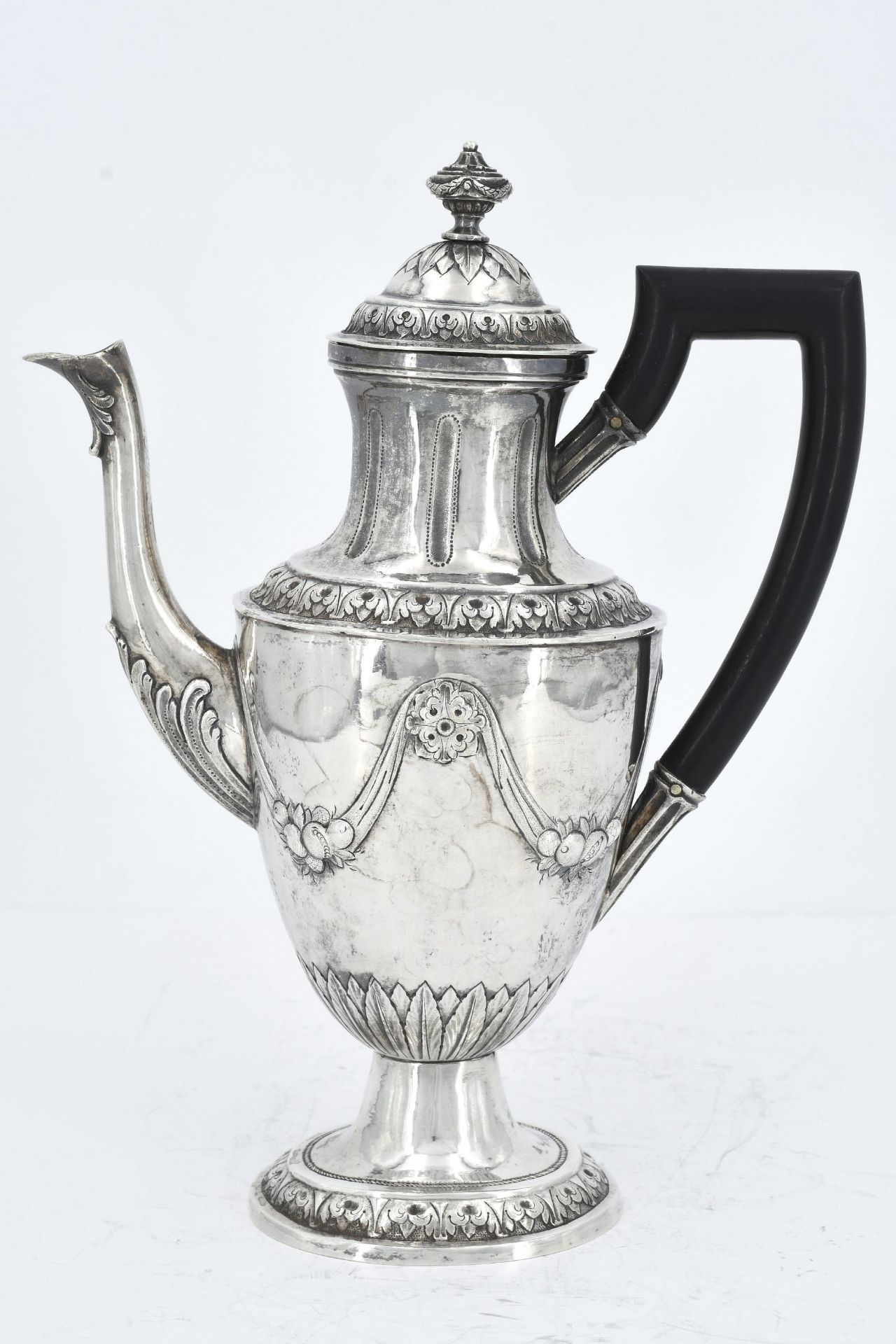 Silver coffee pot and hot-water jug with fruit festoons and lancet leaf decor - Image 2 of 14