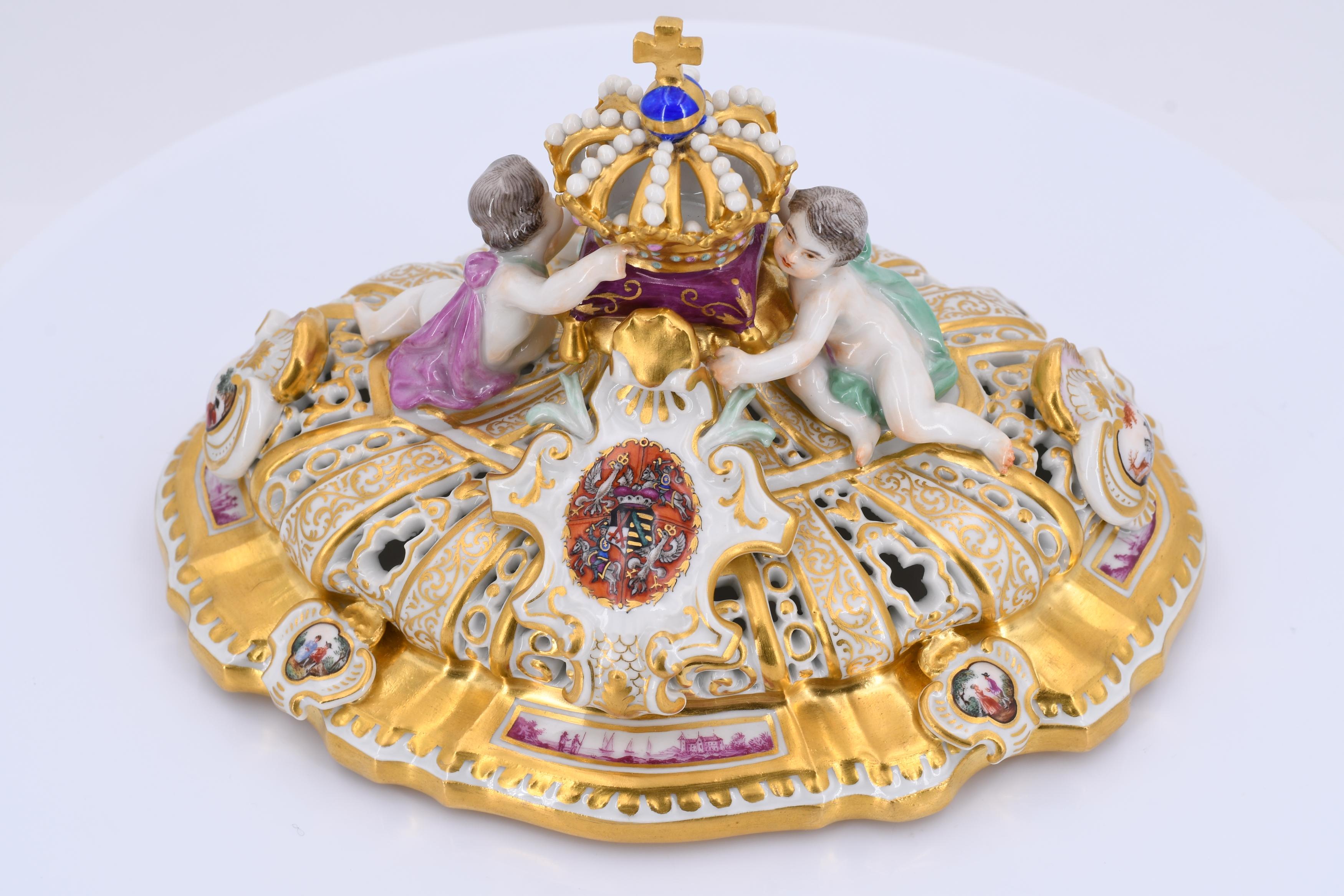  Porcelain crown tureen, so-called "Drüselkästchen" of Maria Josepha  - Image 5 of 9