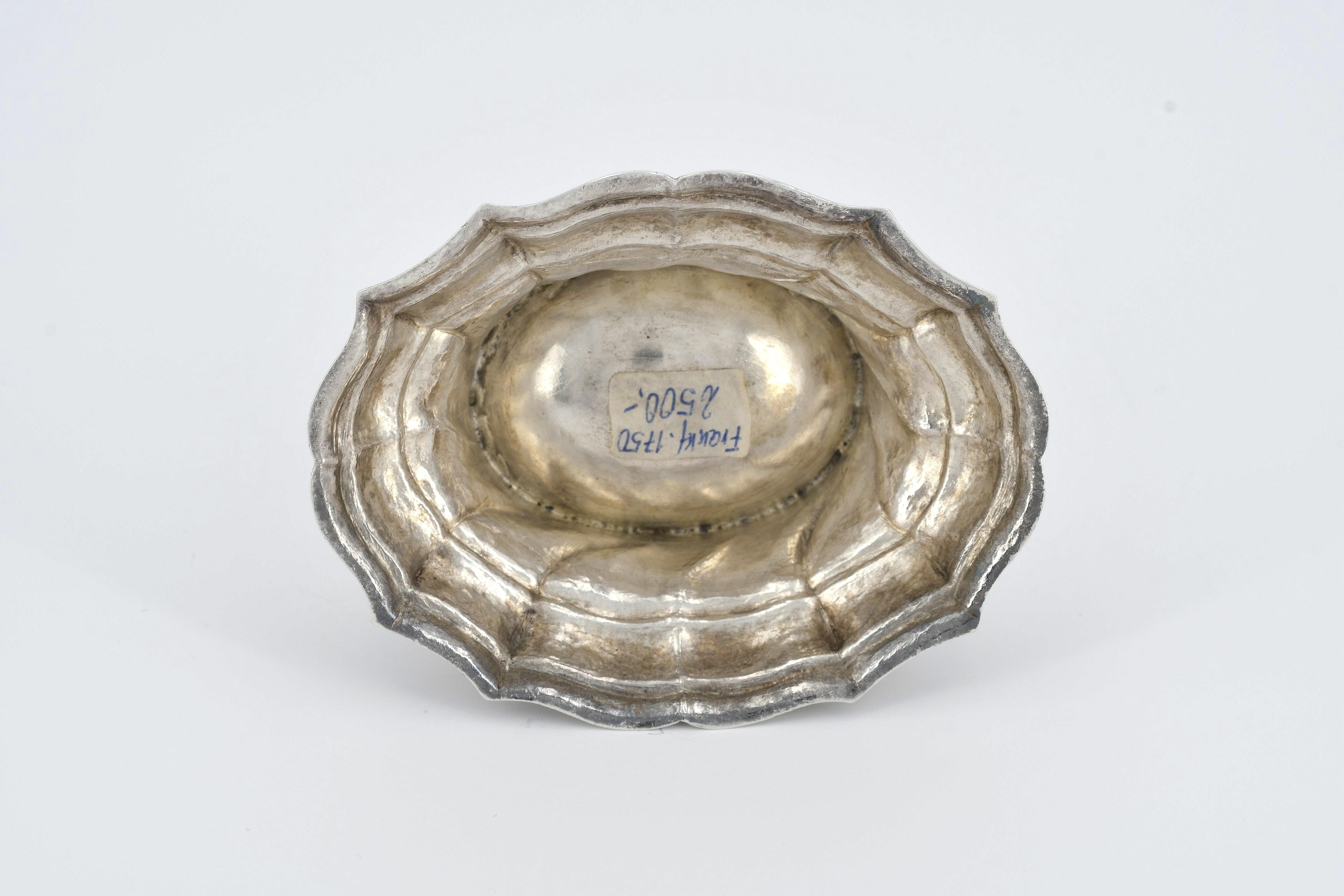 Silver salt dish and small George II mug with relief décor - Image 4 of 10