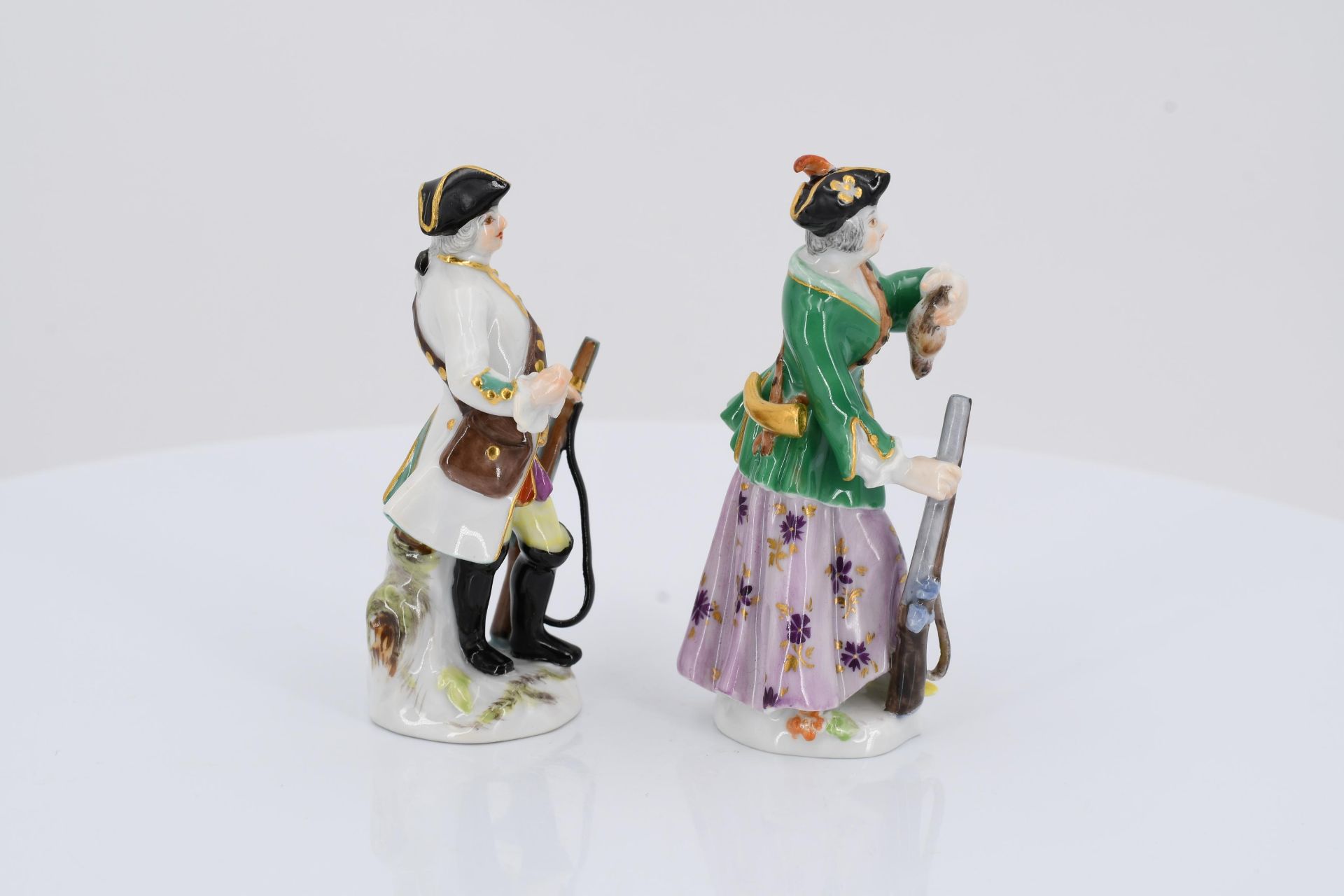 7 miniature porcelain figurines of hunters and huntresses - Image 15 of 21