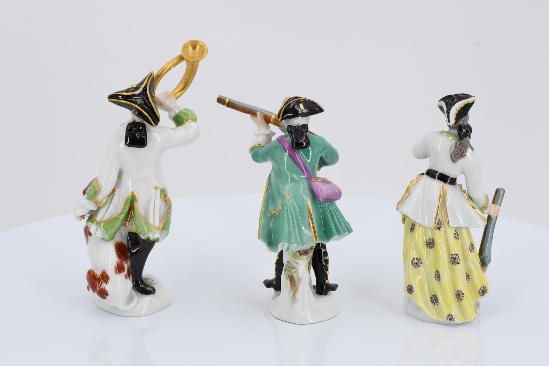 7 miniature porcelain figurines of hunters and huntresses - Image 19 of 21