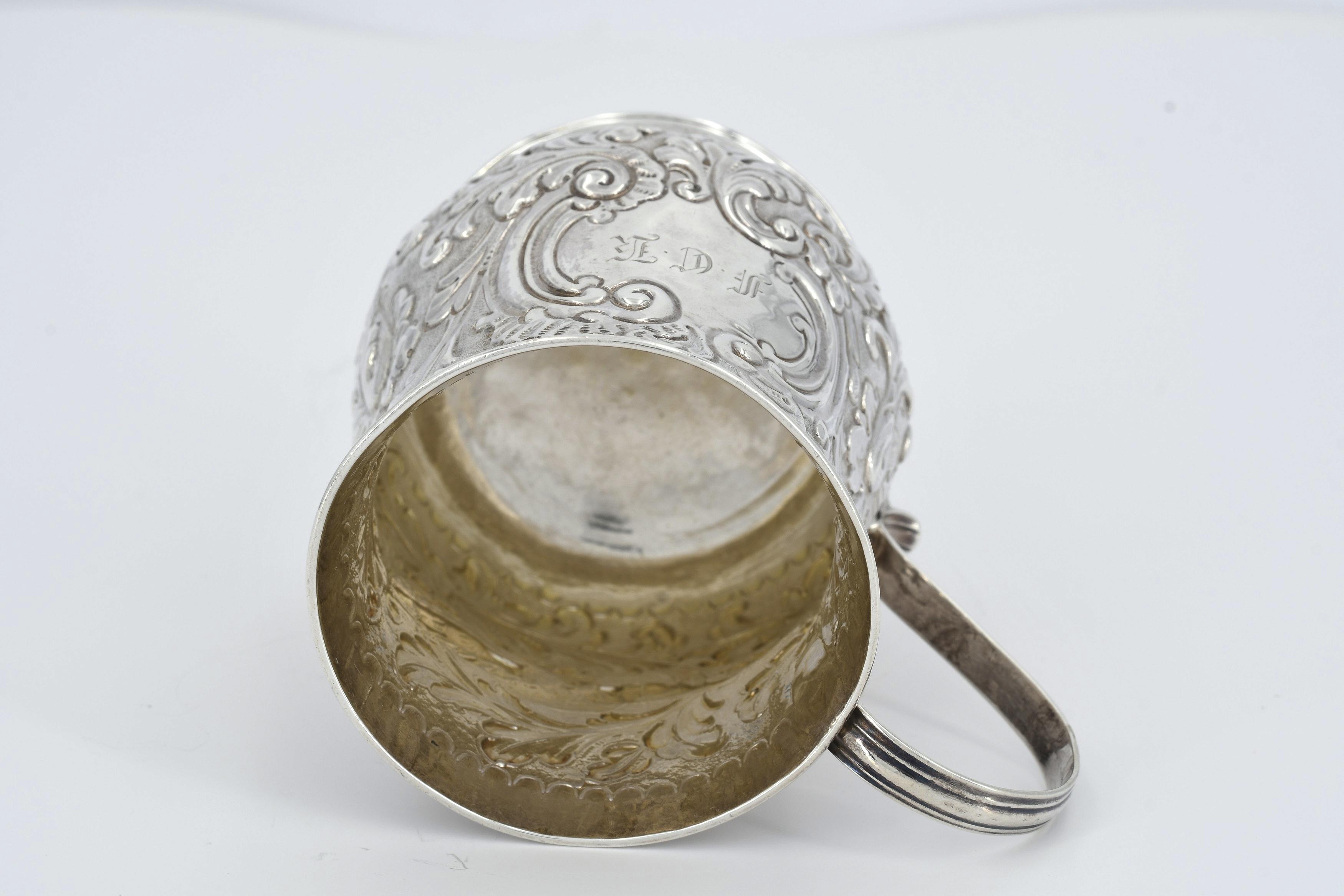 Silver salt dish and small George II mug with relief décor - Image 9 of 10