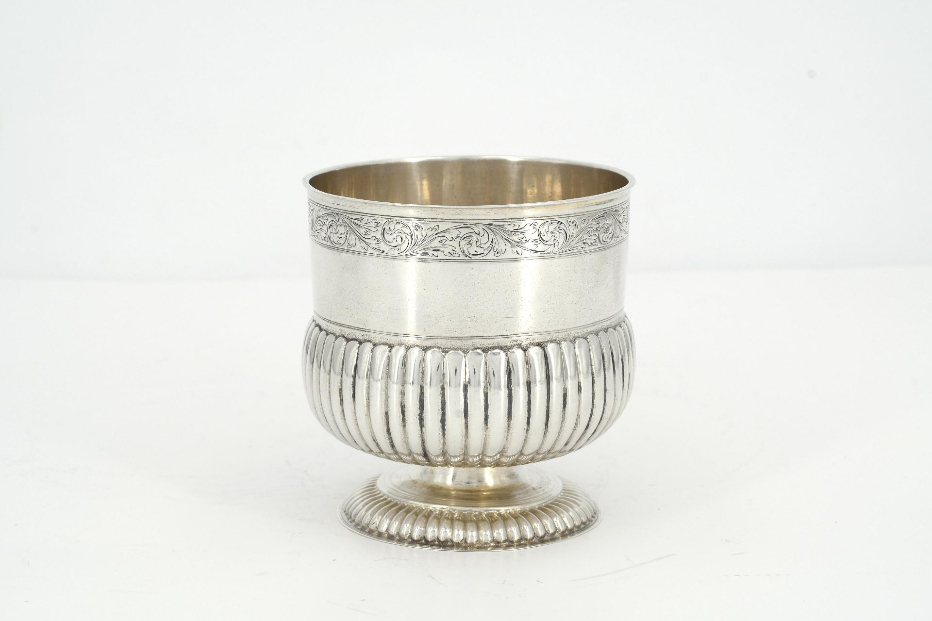 Footed silver beaker with gadrooning - Image 2 of 7