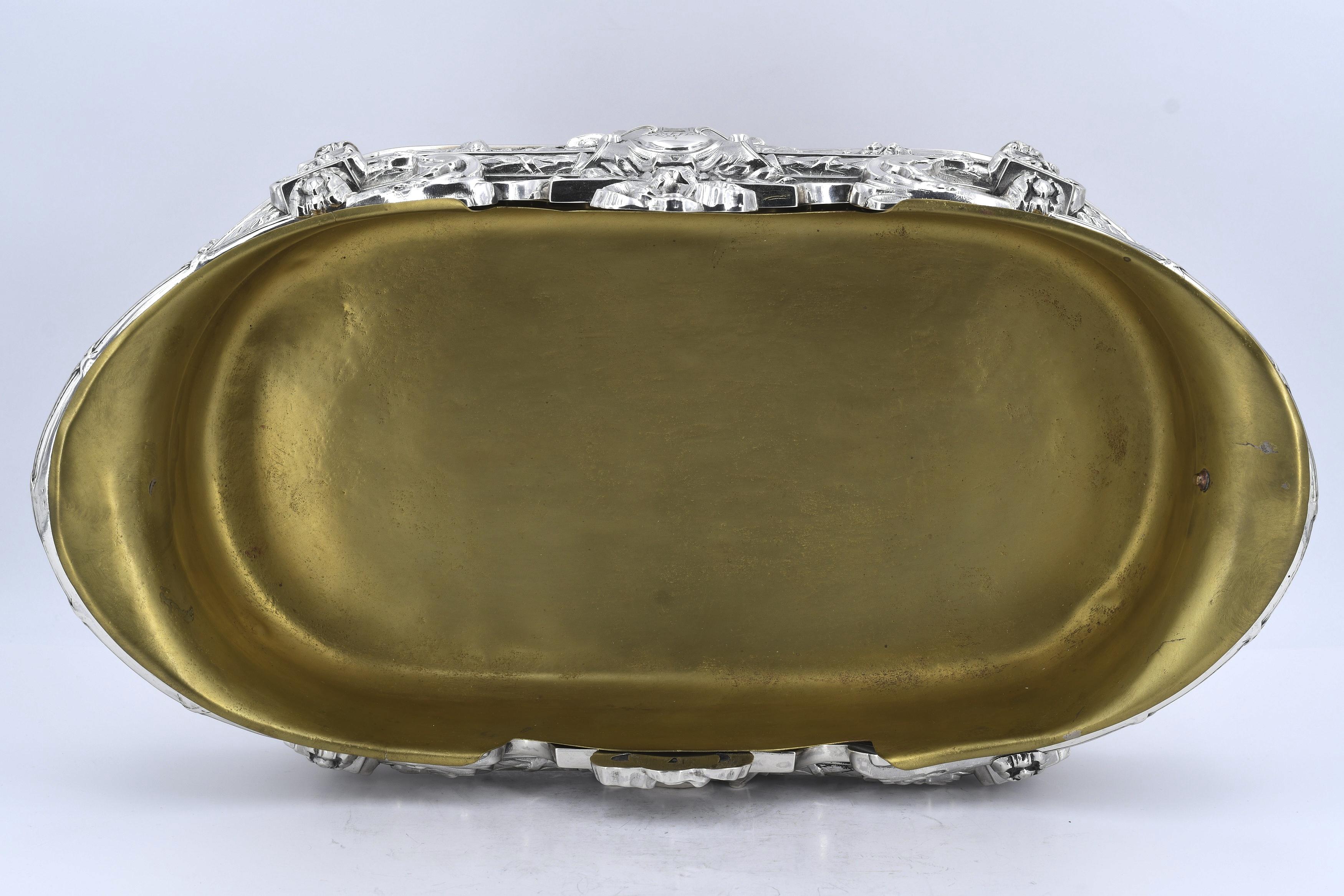 Oval silver jardinière with musical motifs and festoons - Image 6 of 8