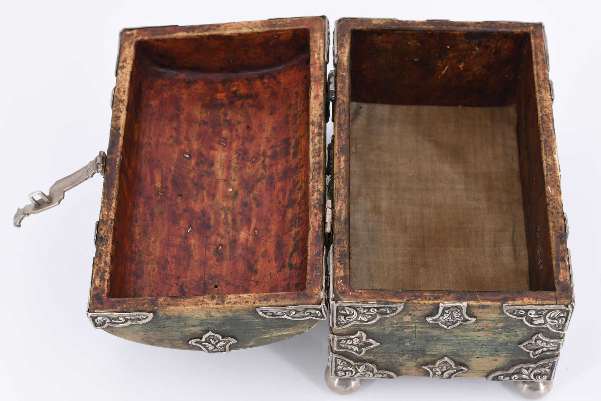 Small wooden casket with silver fittings - Image 5 of 6