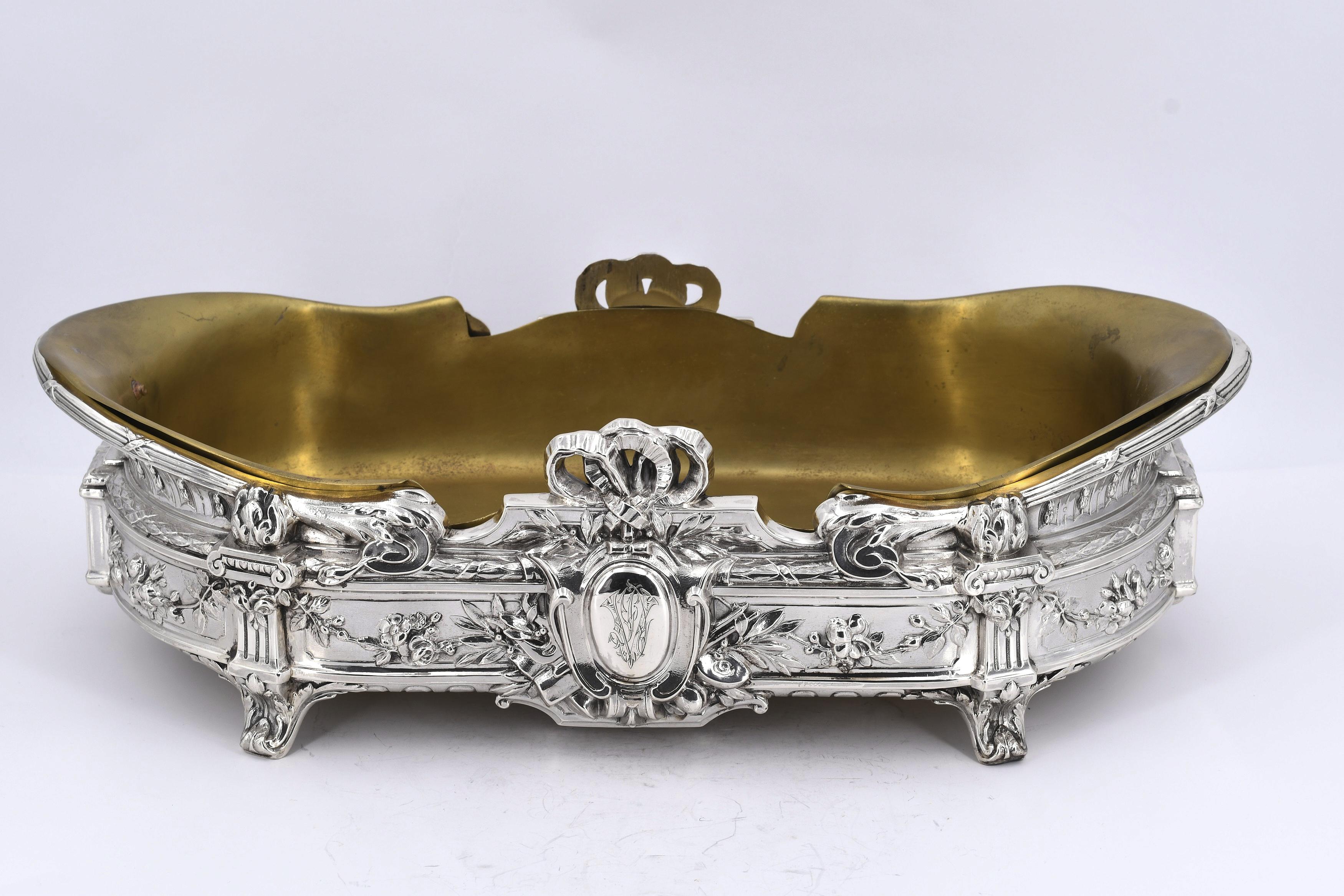 Oval silver jardinière with musical motifs and festoons - Image 4 of 8